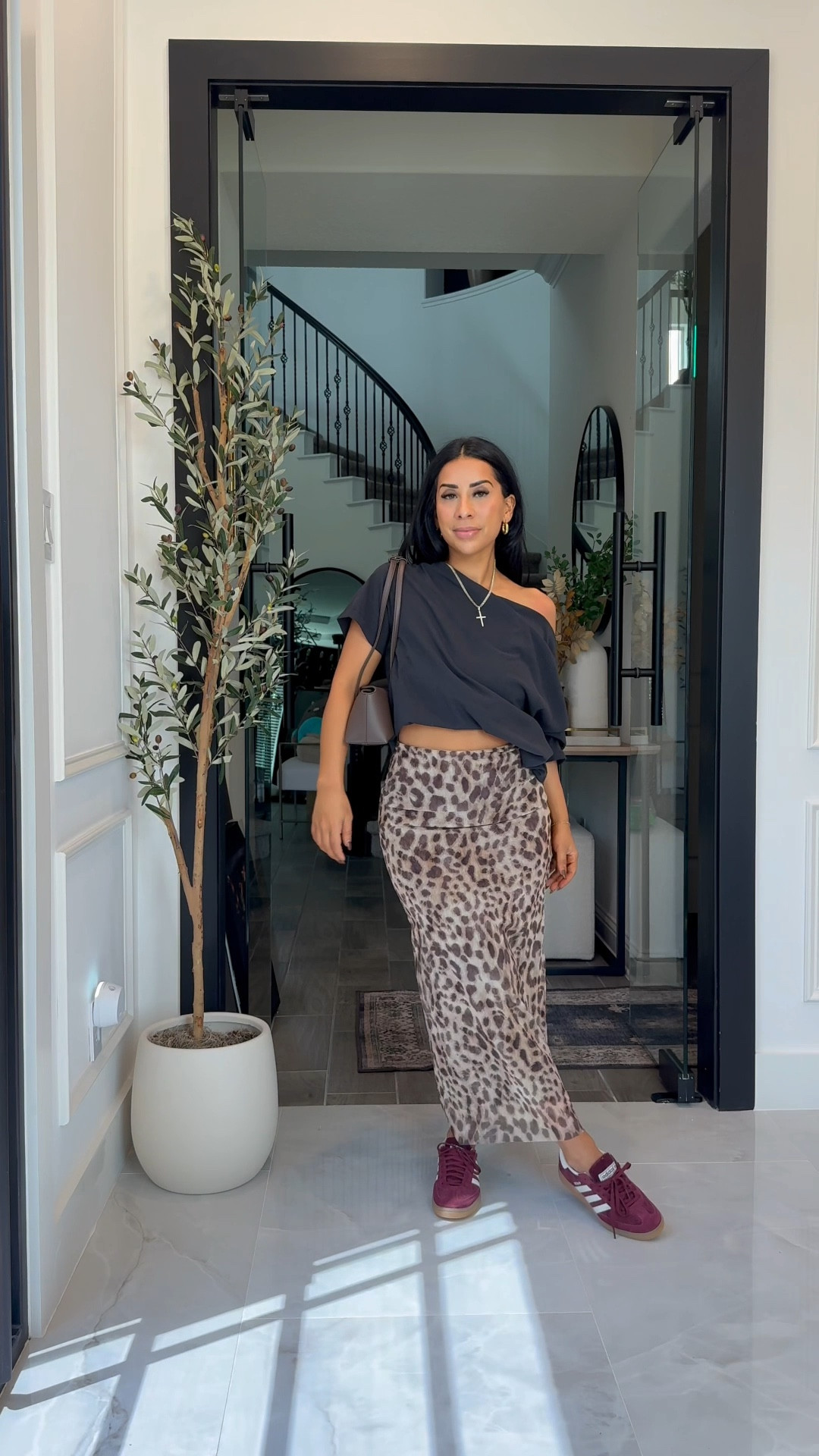 This fall combo🤝 exact skirt sold out but linked similar!! The $16 one is almost identical to the Zara one I’m wearing 


Fall outfit
Fall basics
Gdwm 
Mom outfit 
Outfit inspo 
Leopard print 
Maroon 
Red
Basics 
Fall fashion

#LTKFindsUnder50 #LTKStyleTip #LTKFallSale