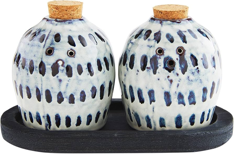 Mud Pie Reactive Salt Pepper Set, Black, shaker 3 1/2" x 2" dia | tray 2 3/4" x 5" | Amazon (US)