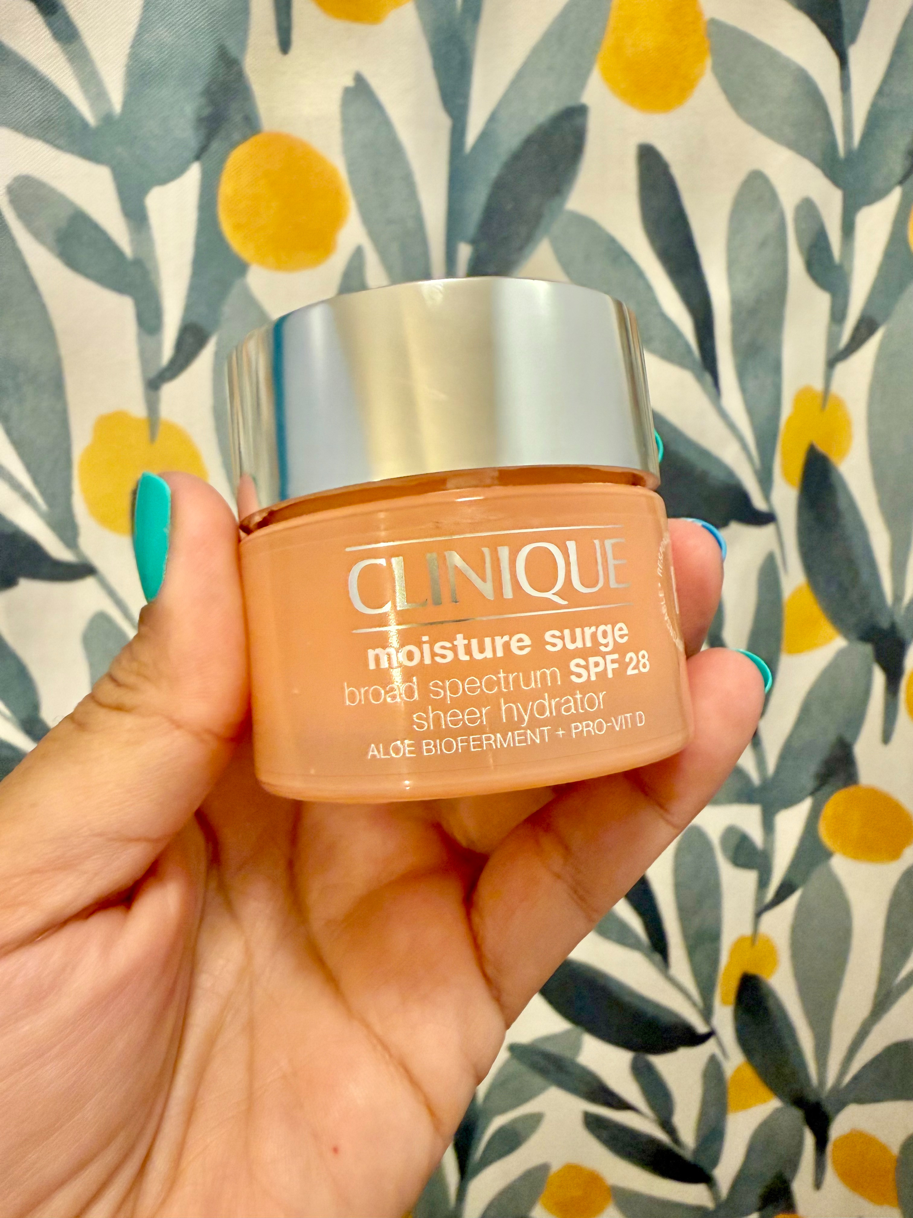 #kohlspartner Summer skincare has to be simple for me.

I've been using Clinique Moisture Surge SPF 28 every morning because it gives me hydration AND SPF in one step. It's lightweight, layers well under makeup, and doesn't leave a white cast.

Perfect for all the time I'm spending outside with the kids this summer. ☀️

Part of the Sephora at Kohl's Summer Deals event happening now, plus you'll earn $10 Kohl's Cash for every $50 spent.

@kohls @sephora #kohls #dailydeals #kiehls #clinique #sephoraatkohls  #liketkit #ad 

 #LTKgrwm #LTKmomlife #LTKBeauty
