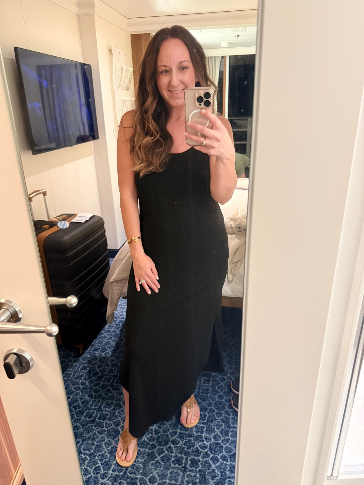 Night 3 – Pirate Night Dinner Look 🏴‍☠️✨— kept it simple with a comfy black dress for pirate night. Linked here 🤍

#LTKTravel #LTKootd