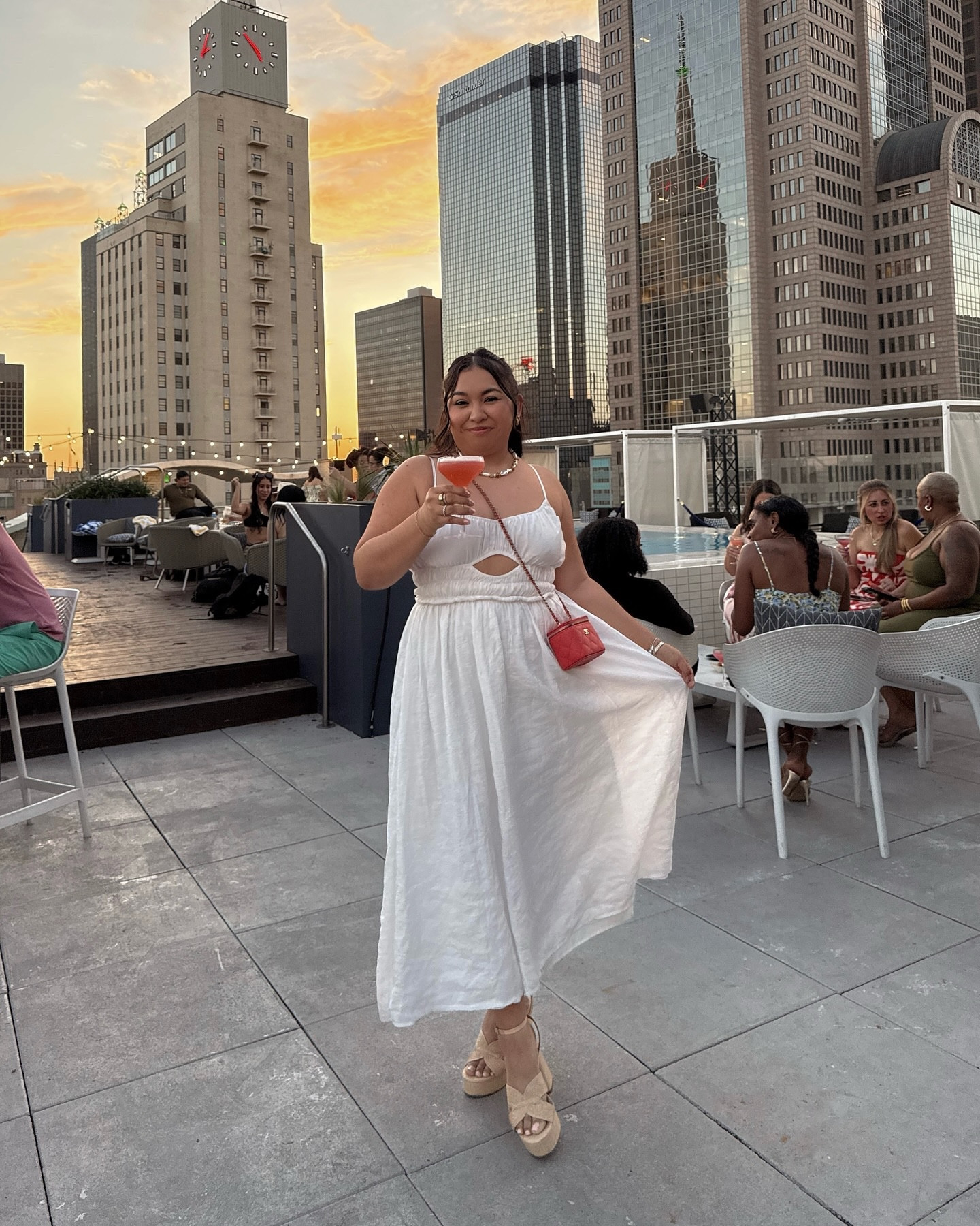 Summer rooftop season ☀️ 
📍 @waterproofdallas @thestatler