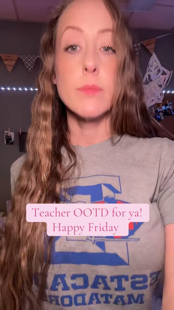 Teacher OOTD! #teacherstyle #LTKteacher 

Jeans: Good American
Flannel: Amazon-couldn’t find the exact one so I linked a few from Walmart! 

#LTKSaleAlert #LTKStyleTip #LTKWatchNow