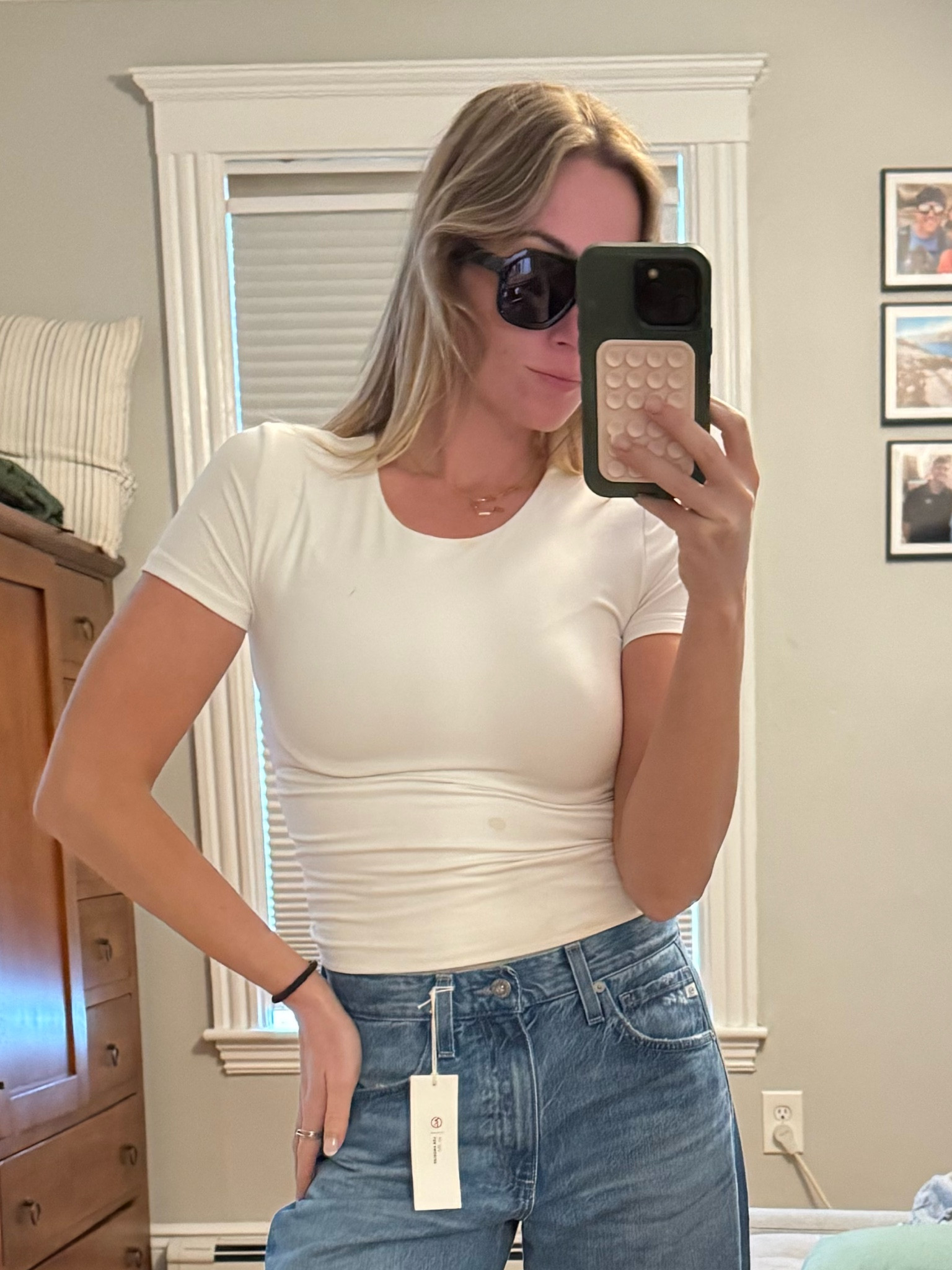 best contour white T

#LTKSeasonal #LTKStyleTip #LTKTravel