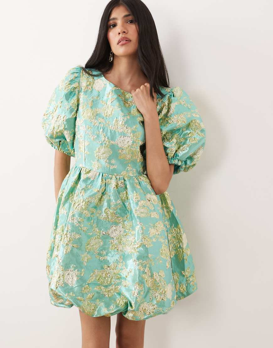Sister Jane – Jacquard-Minikleid in Pistaziengrün mit Puffärmeln, Ballonsaum und Blumenmuster | ASOS (Global)