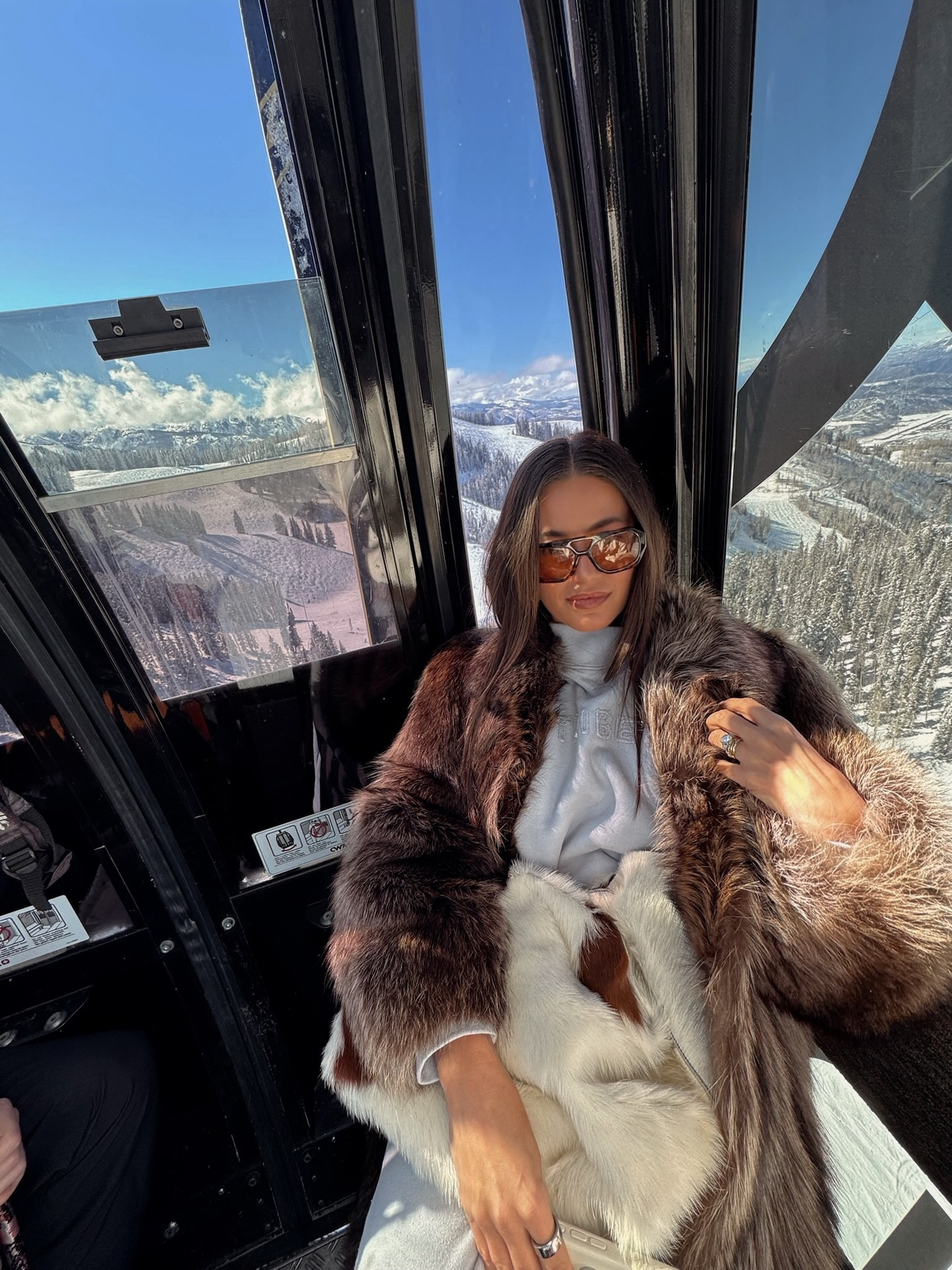 Après-ski without the ski 🍹⛷️ @tribekelley
Wearing Size M in Top & Bottom