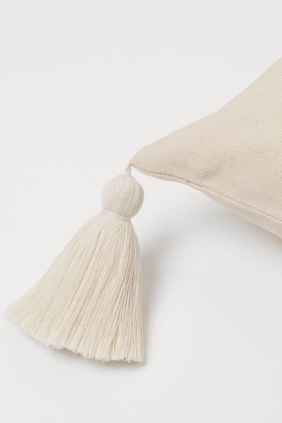 Cotton canvas cushion cover with tassels at the corners and a concealed zip. | H&M (UK, MY, IN, SG, PH, TW, HK)