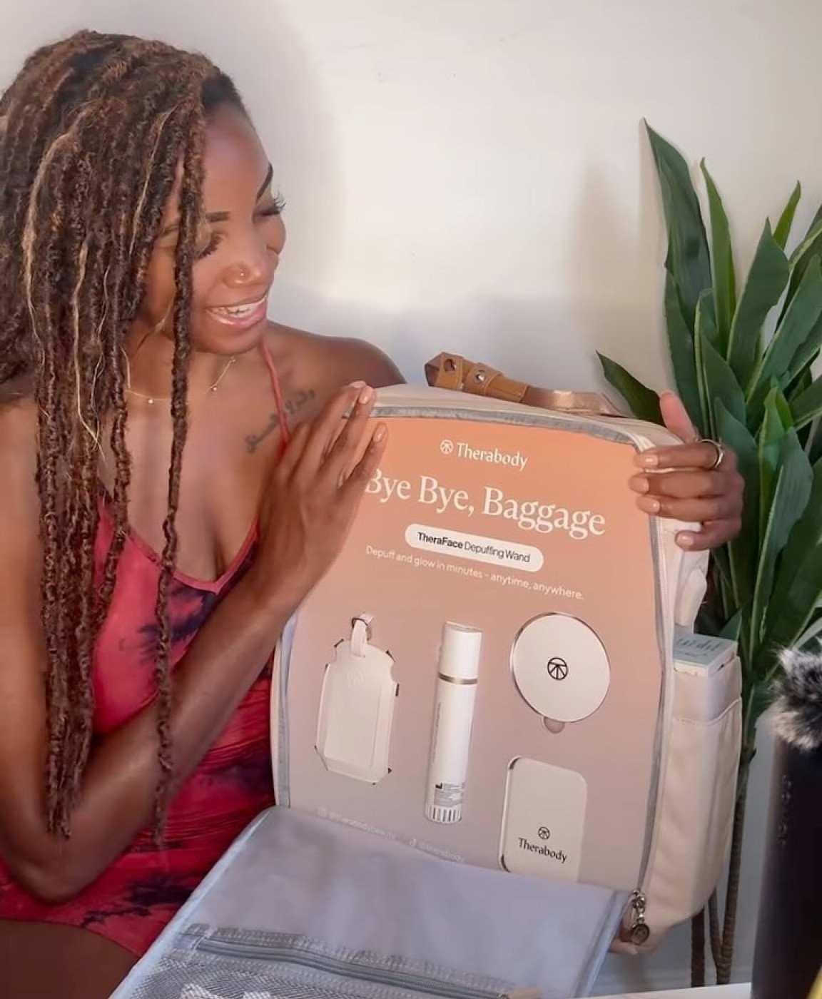 Bye-bye puffiness, hello glow! ✨ Unboxing my new Therabody TheraFace Depuffing Wand, the perfect addition to my skincare routine. #Therabody #SelfCareRoutine #DepuffAndGlow #SkincareEssentials @therabodybeauty @therabody #depuffingwand