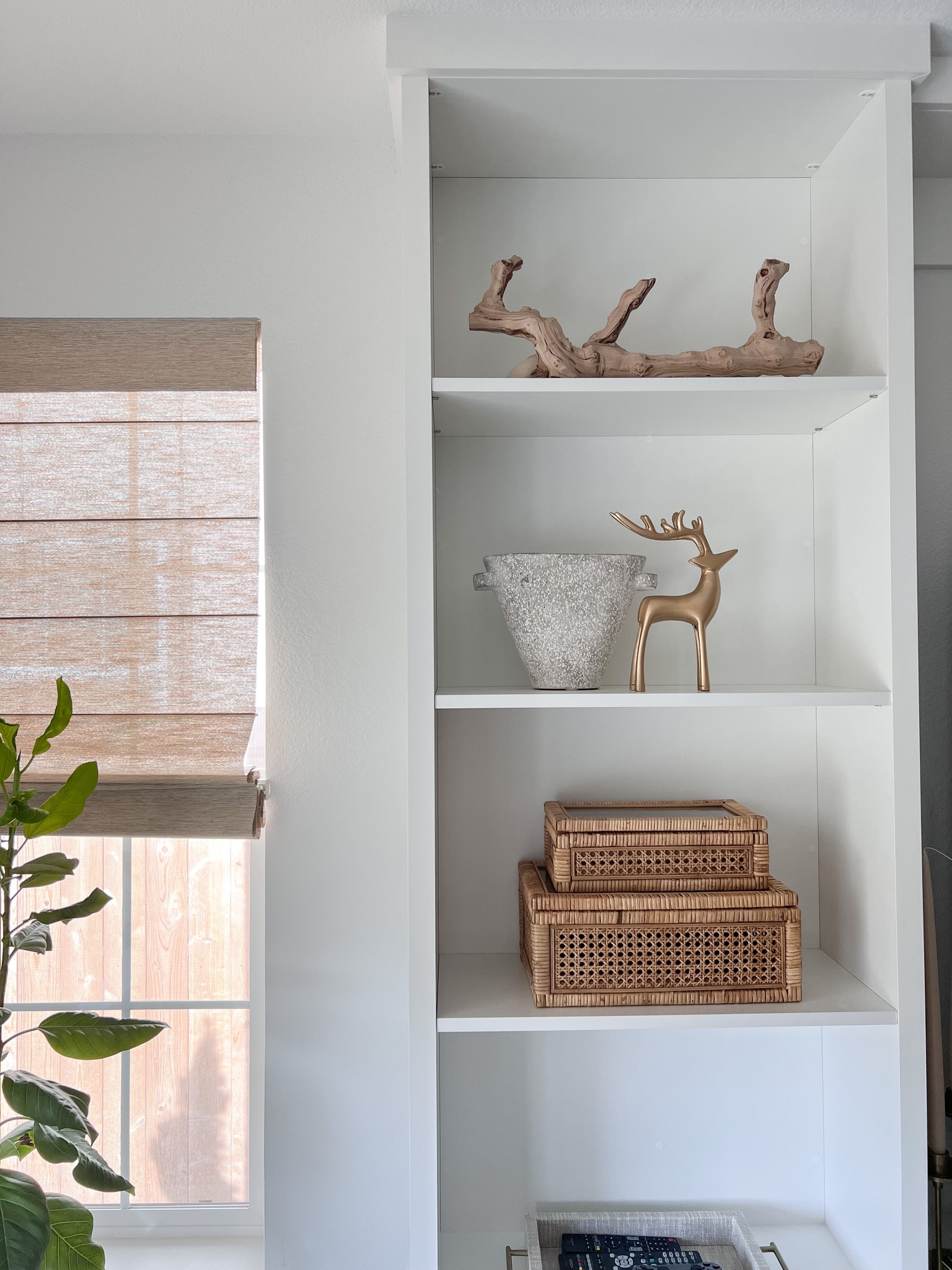 Christmas built in decor. 

Christmas decor 
Holiday decor 
Neutral decor  

#LTKunder50 #LTKSeasonal #LTKHoliday