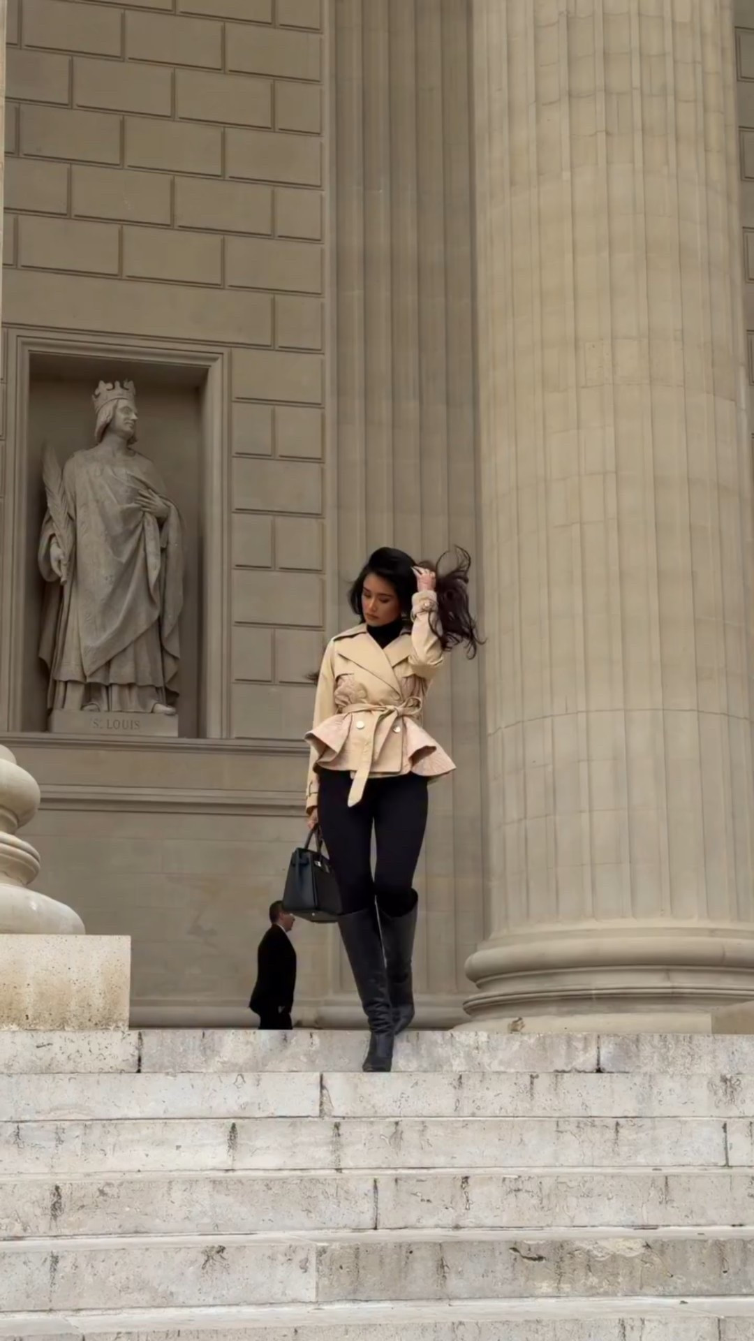 Moody me and Paris 

Cropped trench 🧥 

#LTKeurope #LTKfrance #LTKwinter