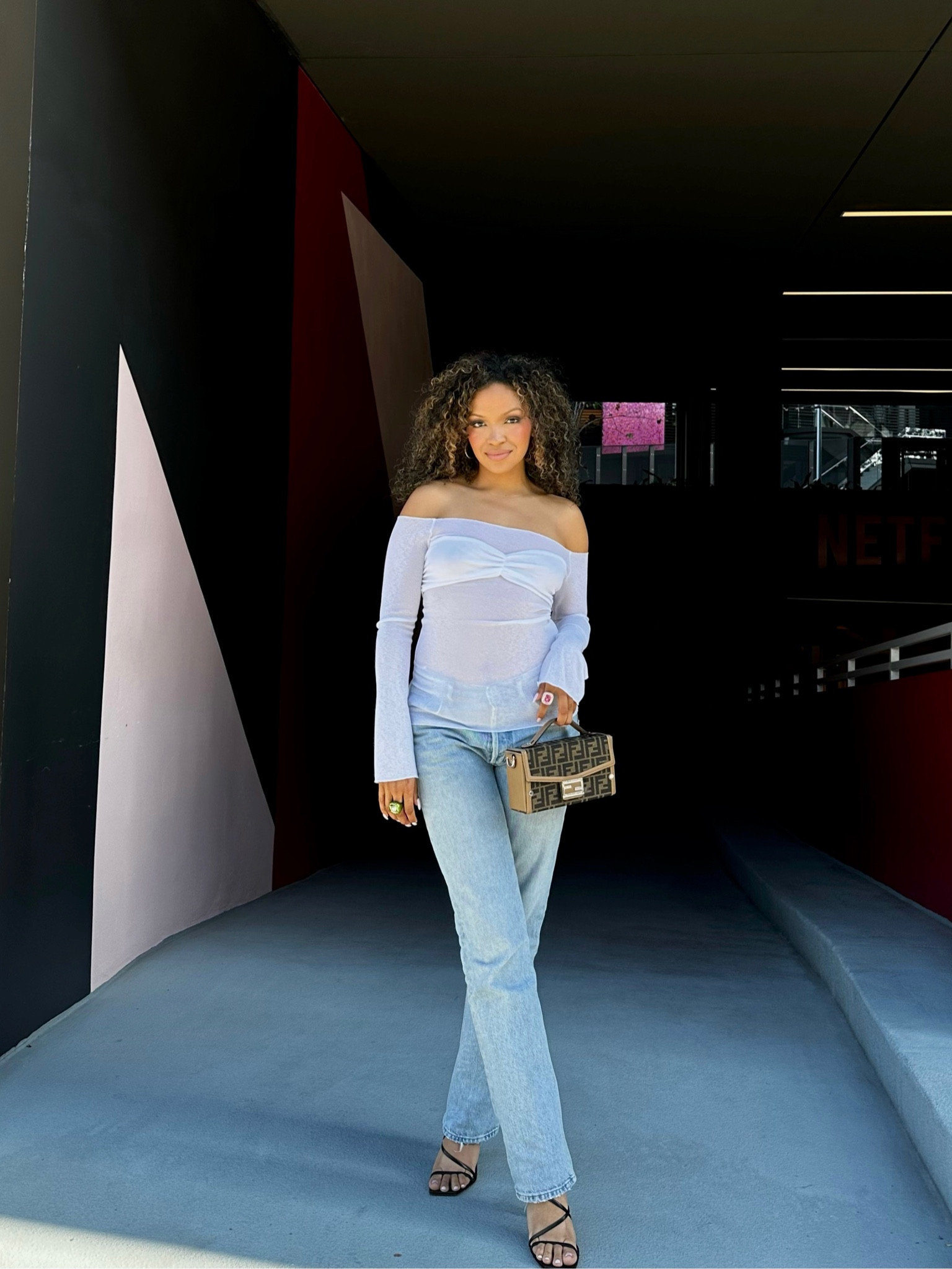 I am absolutely obsessed with these versatile jeans that effortlessly complement any outfit. Whether you want to dress them up or down, they always deliver a stylish look. Plus, the cherry on top is their exceptional comfort level.