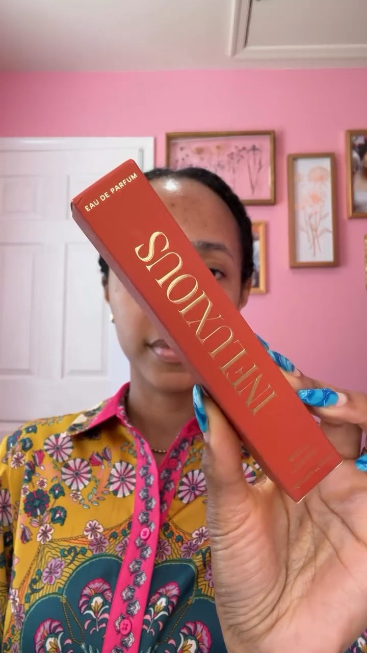 Oh honey, the fragrance community did not come to play!! As soon as @funmimonet dropped her fragrances @influxious.co on @sephora dot com the girls showed up and showed out!✨

They sold 3 months of stock out within a few hours!!😲💃🏽

I was able to only snag Well Loved travel size and here my first impressions 🥰

Well loved is very cute!! The opening is bright and fun and then it dries down to a nice intimate scent. I’m here for it🥰

The hero notes are cardamom, apricot, magnolia and shea butter✨

Have you tried this scent yet? Let me know your thoughts in the comments⤵️

PS now I need to get my nose on the others!!😍

Congrats @funmimonet 🎉

#influxious #newperfume #perfumelover #fragrance #newfragrance