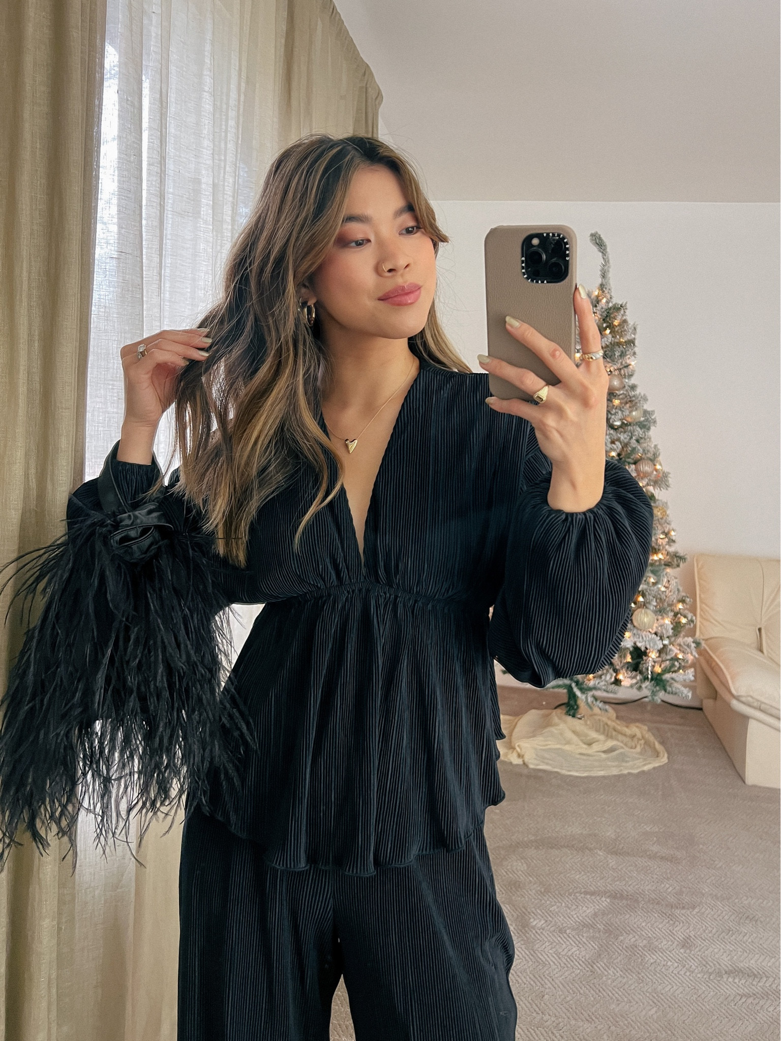 Abercrombie black two-piece set with Madewell black platform heels and J. Crew black feathered purse!

Top: XXS/XS
Bottoms: 00/0
Shoes: 6

#winter
#winterfashion
#winterstyle
#winteroutfits
#holidayparty
#holidayoutfit
#holiday
#abercrombie
#madewell
#jcrew


#LTKstyletip #LTKHoliday #LTKSeasonal