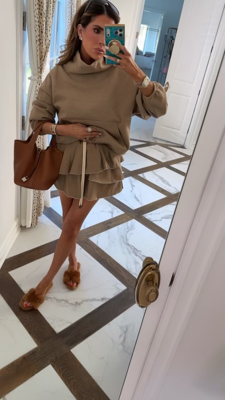 This set is too cute!! I’m wearing an XS in both pieces!! This is my cute Vivrelle borrowed bag for this month!! 

Target fashion, Target finds, Early fall outfits, Fall outfits women, Autumn outfits, Casual fall outfits, Fall sets, Gemme Beauty, Emily Gemma

#LTKSeasonal #LTKgrwm #LTKmomlife