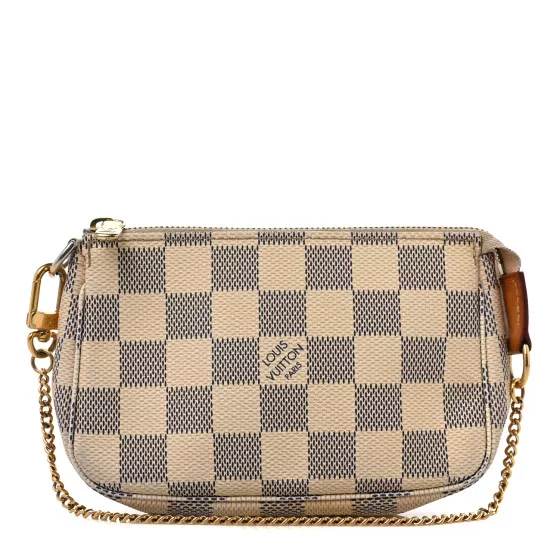 Kharyzma: What's In My Bag? Louis Vuitton Pochette Accessories #wimb 