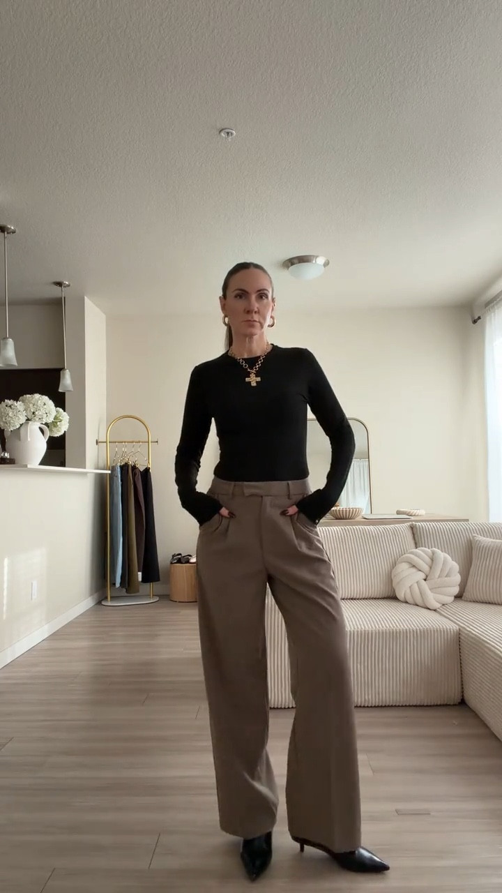 Women’s wide leg pants 
Work wear 
Chic cool girl style.  I’m 5’7 wearing regular size small in pants 