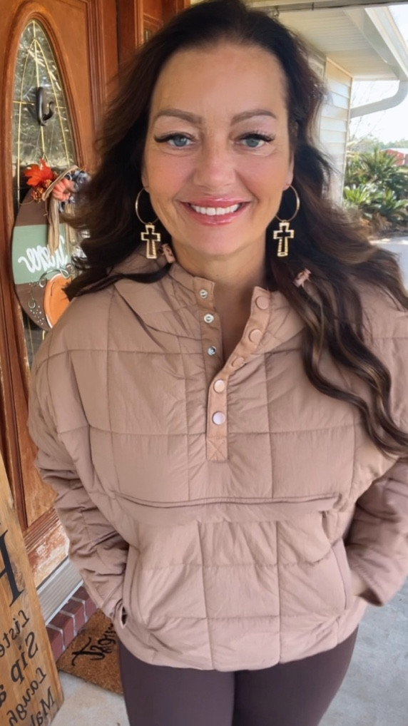 Anytime I can get a look for less…. WINNING! This FP look alike is super cozy! Great quality and so many colors to choose from! 

#pufferjacket #freepeople #lookforless #pufferpullover #fallfashion #winterfashion #over40fashion #comfyclothes 



#LTKStyleTip #LTKHoliday #LTKSeasonal