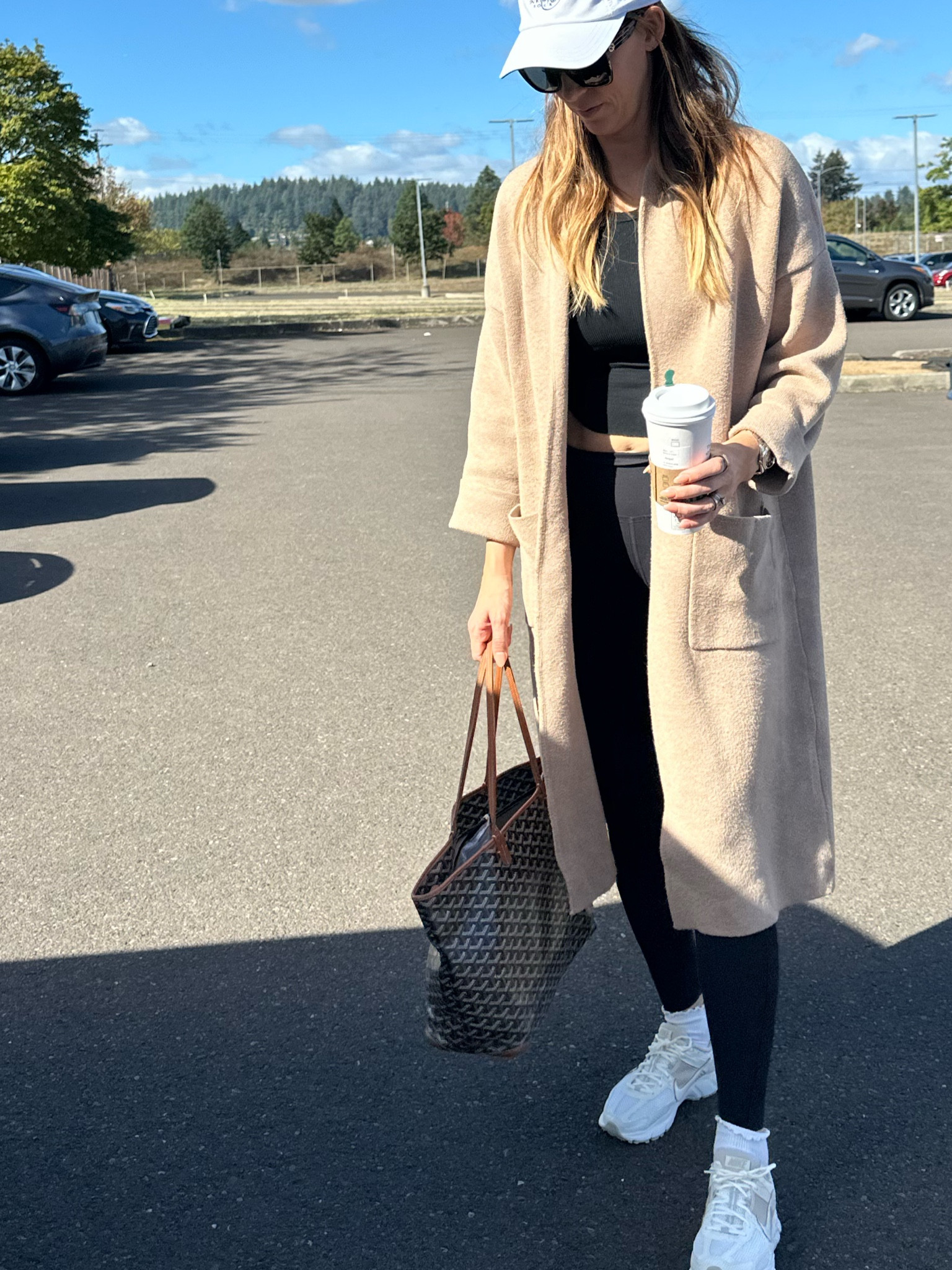 another day of kids sports…another sporty mom fit…feels like fall breaking out my favorite sweater coat from mango…and a new colorway of my favorite sneaker 🍂☕️⚽️🤎

#LTKSeasonal #LTKActive #LTKFitness