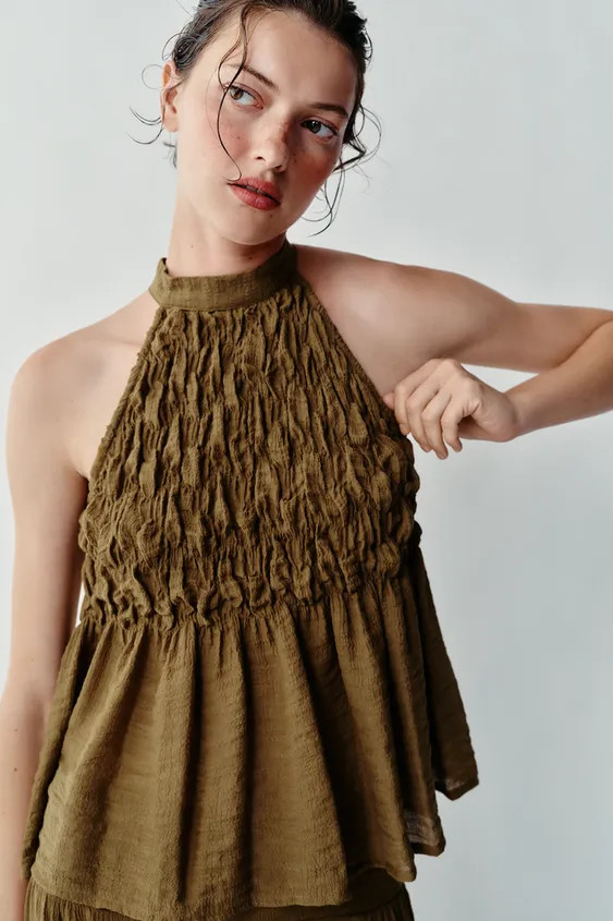 Model height: 176 cmHalter neck top with gathered detailing. Back opening with hidden button fast... | Zara IT
