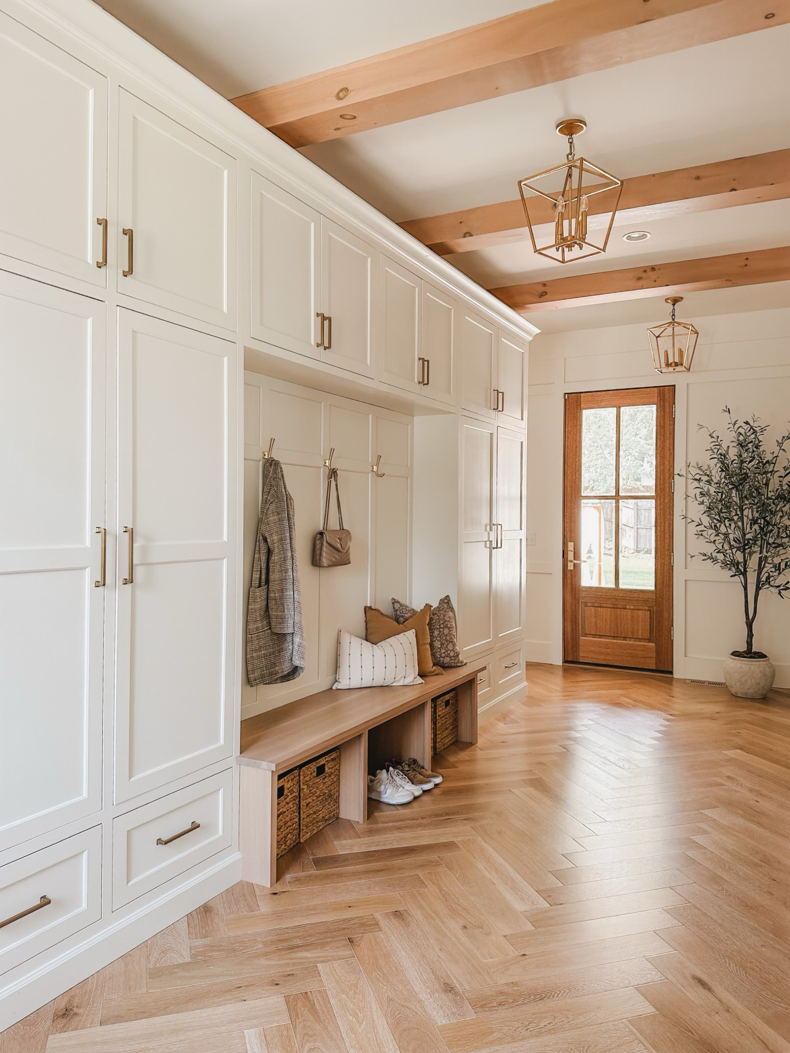 Mudroom views! Creamy whites paired with warm wood with a pop of moodier pillows for fall

Home finds, home design, mudroom, fall home, fall refresh, pillow finds, gold detail, creamy white, warm wood, organization finds, basket finds, seasonal finds, throw pillow, Amazon, Woven Nook, Colin and Finn, seasonal home, neutral decor, shop the look!

#LTKhome #LTKstyletip #LTKSeasonal