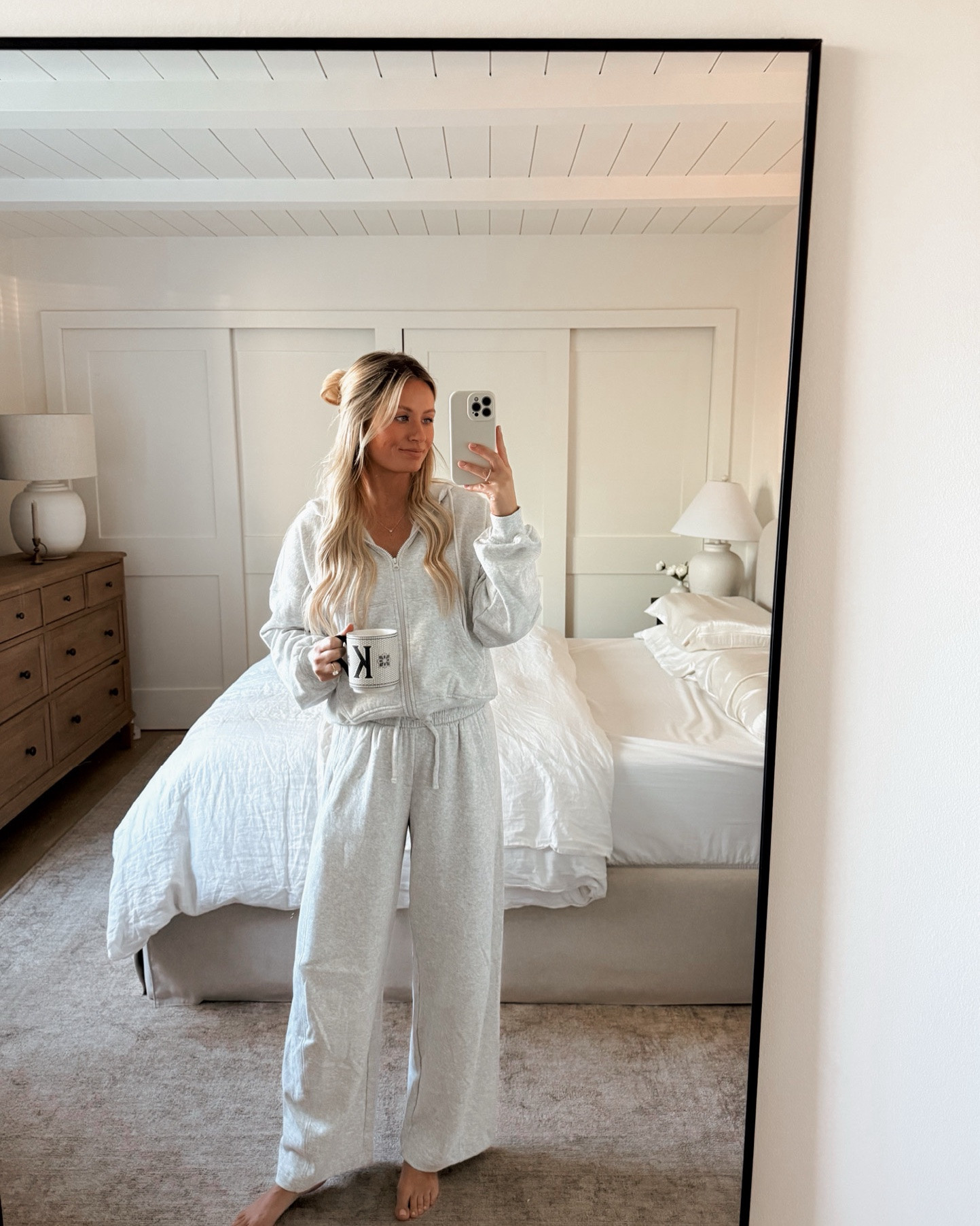 The cozy set I’ll be living in all fall 🤎 These barrel sweatpants are so flattering and I love them paired with the matching zip-up for an easy, elevated lounge look. Perfect for travel days, errands, school drop-off, or cozy days at home.

Wearing XS in the barrel sweatpants + S in the zip-up.

#FallOutfit #CozyOutfit #BarrelSweatpants #MatchingSet #FallFashion #CasualStyle #TravelOutfit #Loungewear

#LTKActive #LTKSeasonal #LTKootd