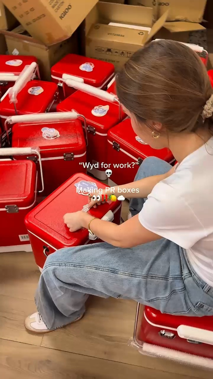 when someone asks me what i do for work 😂 wearing the zelda jeans from lisa says gah! linking similars 🤍

#LTKootd #LTKspring #LTKSeasonal