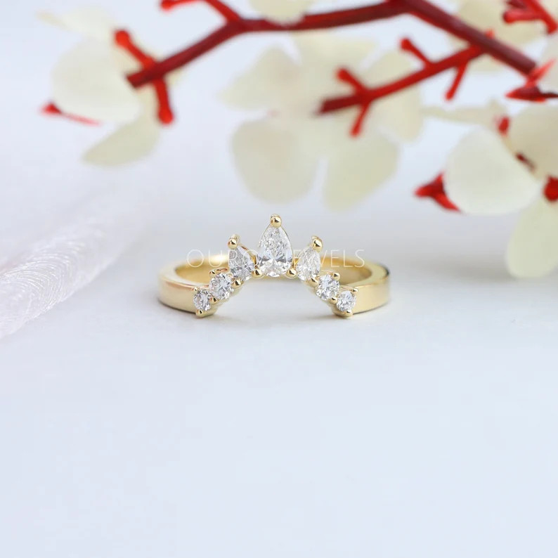 Pear Curved Diamond Band / Lab Grown Round Diamond / Pear and Round Band / 18K Yellow Gold Weddin... | Etsy (US)