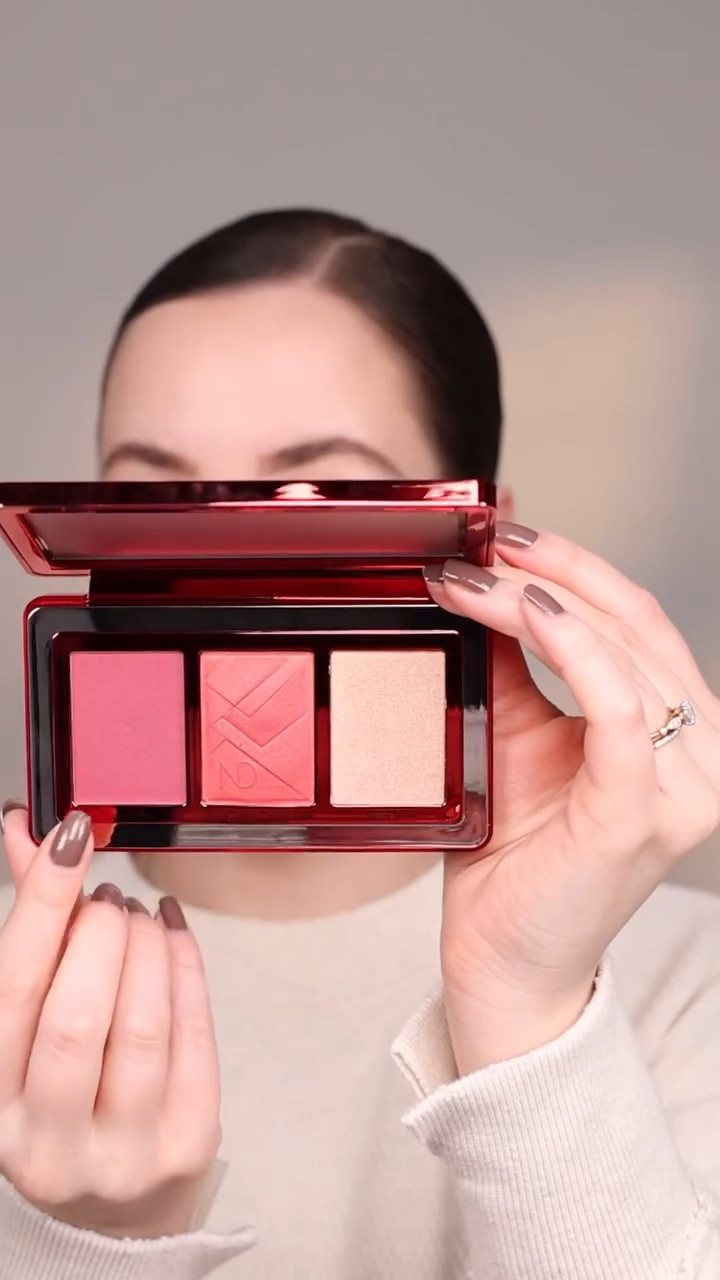 Let’s try the NEW @natashadenona Berry Pop Collection 🍓

#natashadenona #berrymakeup #valentines #valentinesmakeup #makeup #newmakeup