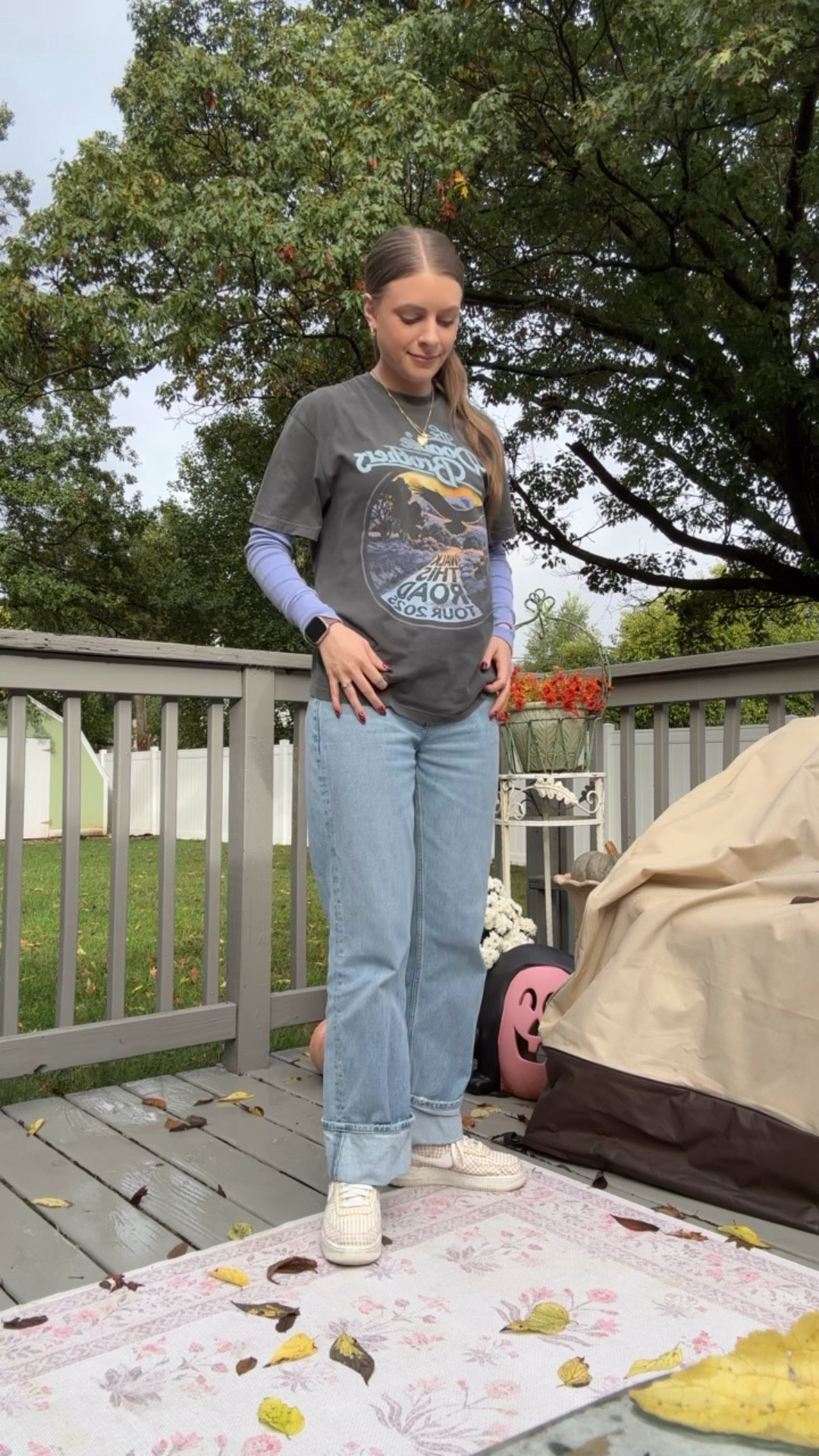 10/7/25 ootd!

T-shirt: Doobie Brothers tour tee
Long sleeve : We The Free (thrifted)
Jeans: Abercrombie
Sneakers: Nike