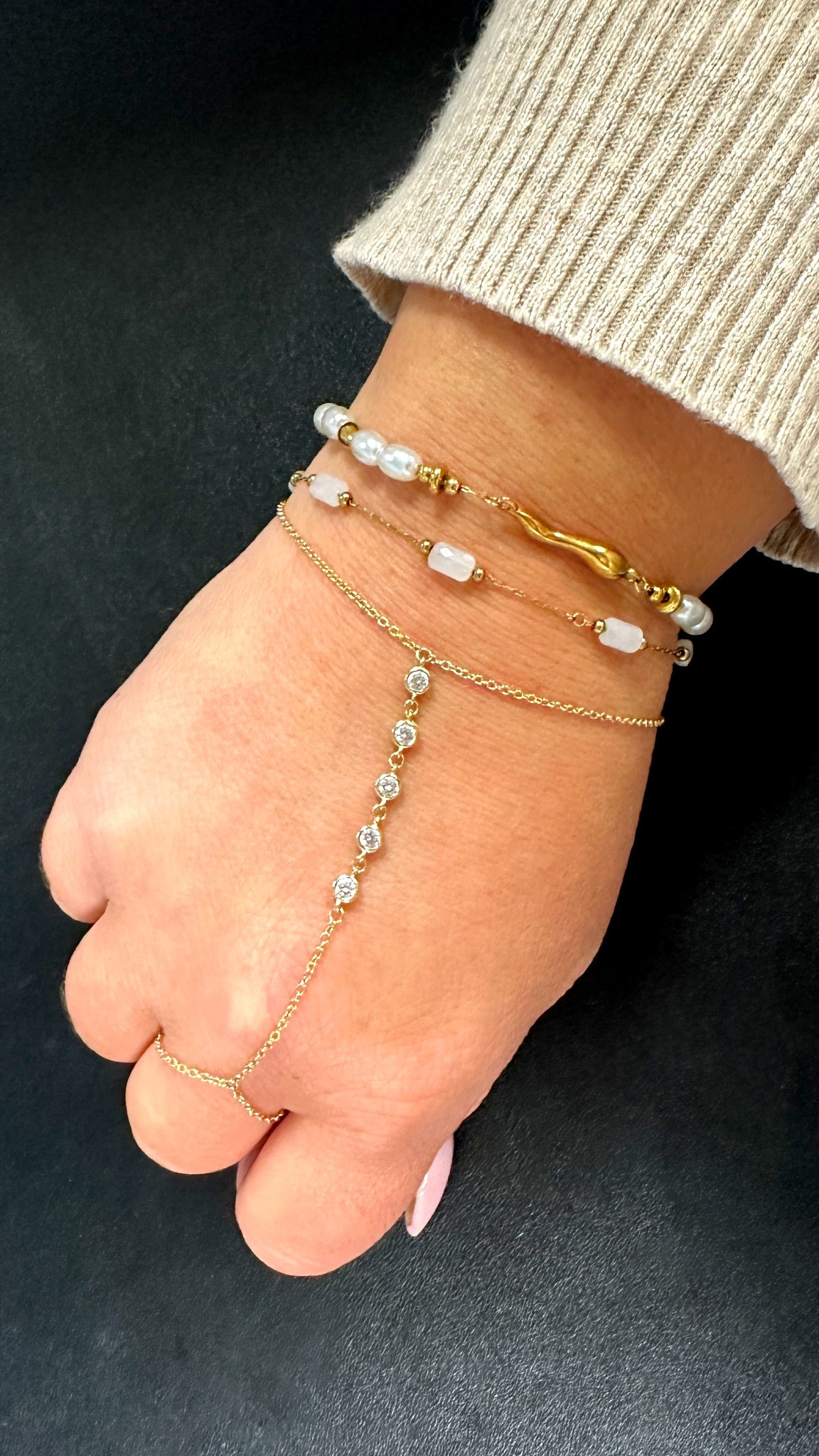 Italian Summer Stack 🌶️

#bracelets #italiansummer #italianhorn #braceletstack 
