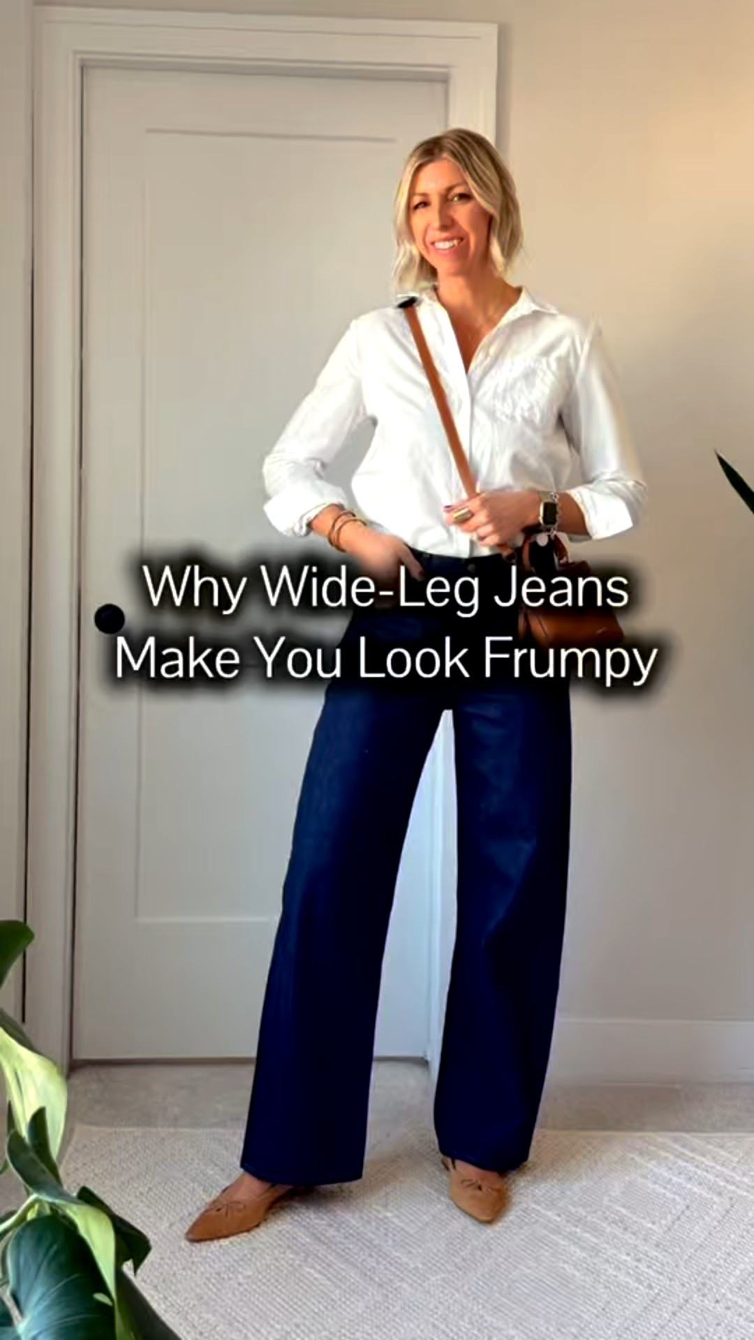 Wide-leg jeans aren’t the problem — proportion is.

If your bottoms are oversized, balance them with:

✨ A slimmer or structured top
✨ A little skin (cuffed sleeves, neckline, ankle)

Wide + wide = swallowed.
Wide + defined = intentional.

Linked the exact wide-leg jeans + tops that work perfectly with this formula 👇

#LTKOver40 #LTKmomlife #LTKootd