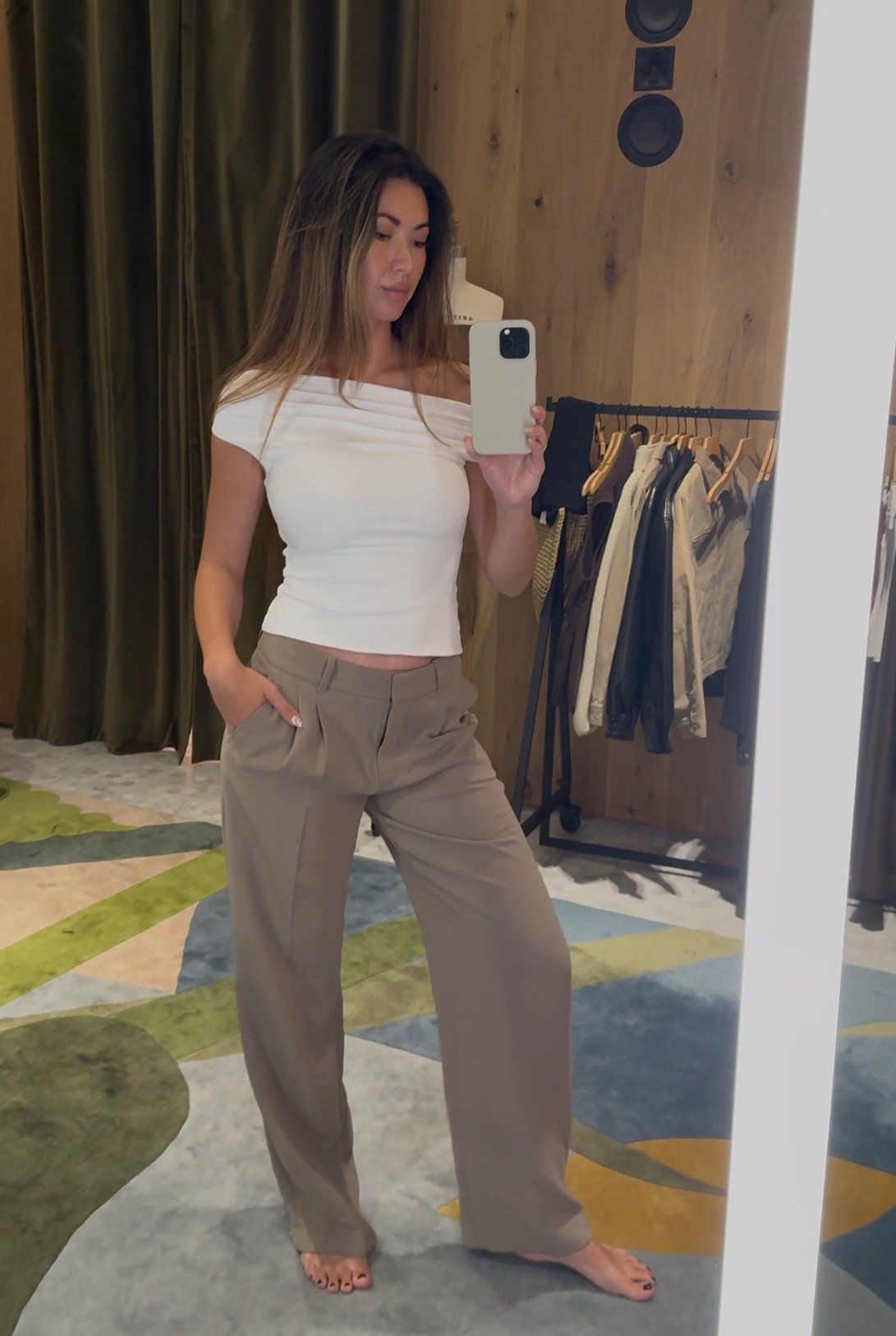 Aritzia, contour ravish top, effortless pants, low rise effortless pants 

#LTKStyleTip #LTKFindsUnder100 #LTKWorkwear