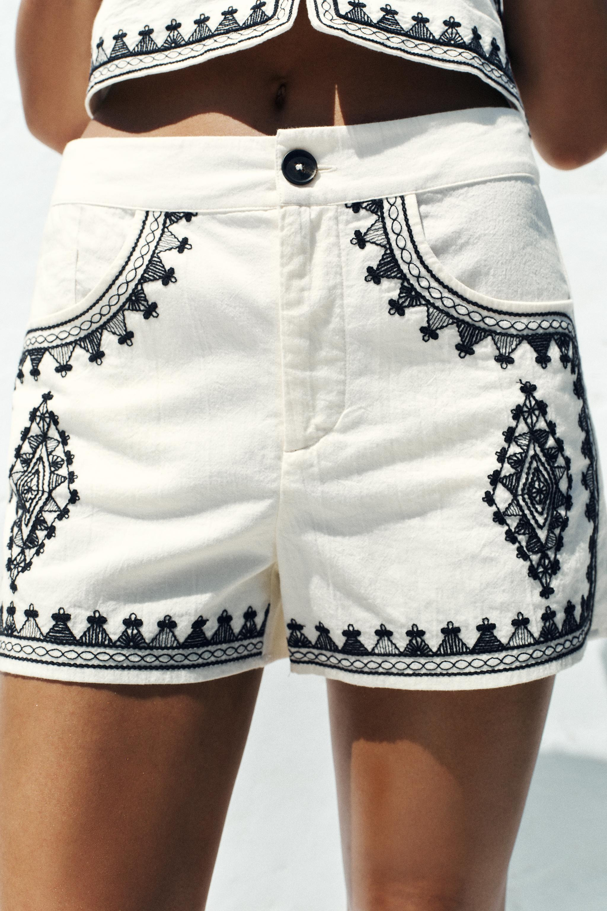 CONTRAST EMBROIDERY BERMUDA SHORTS | Zara UK