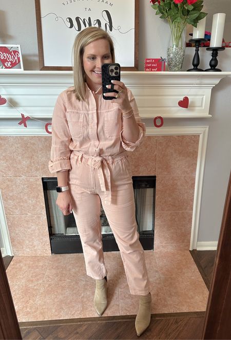 Size small jumpsuit. 30% off

Winter outfits, old navy style, work wear, casual style, jeans, jumpsuit 

#LTKSeasonal #LTKFind #LTKstyletip
