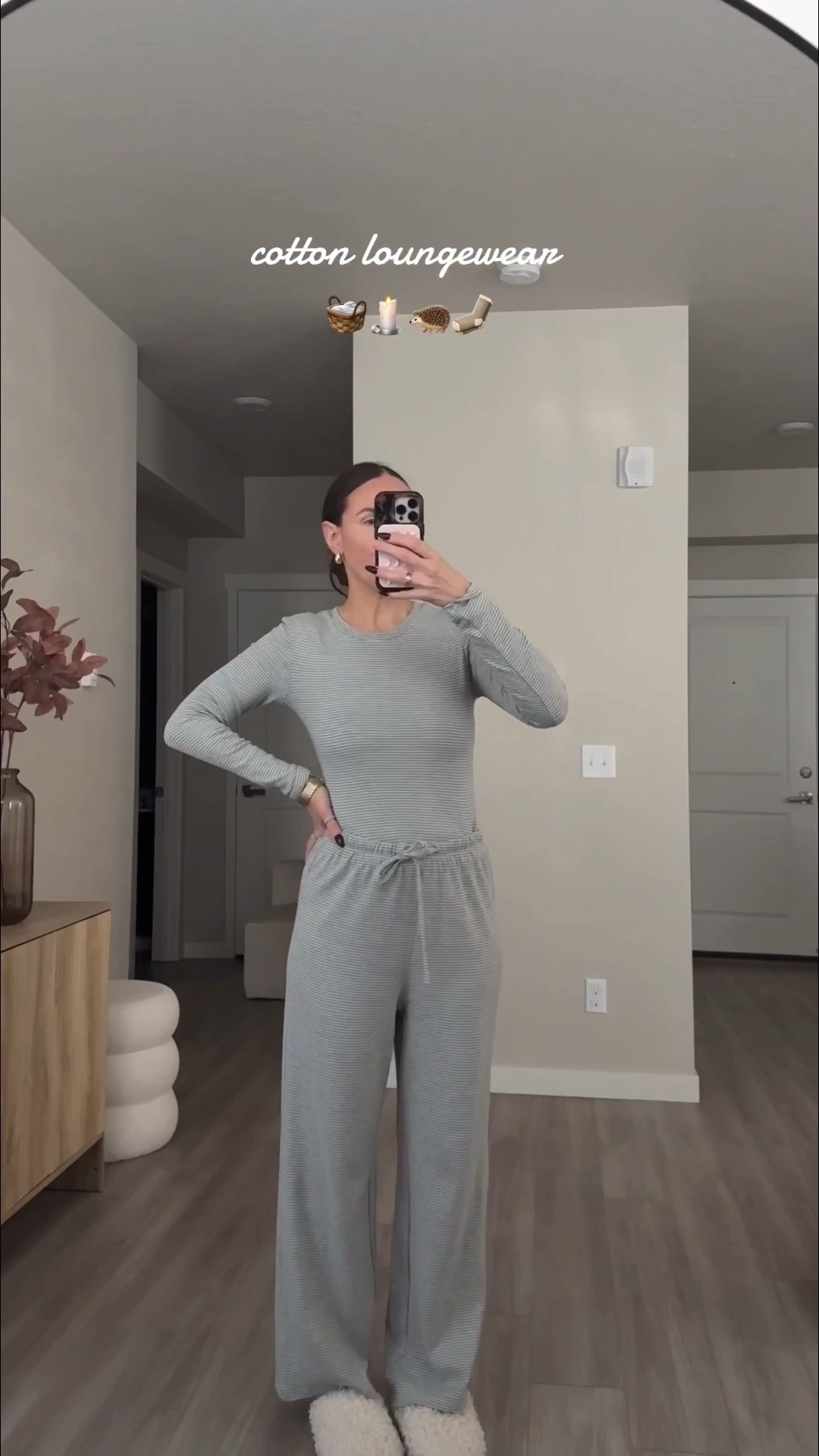 95%cotton.  soft. wide leg palazzo pants. fitte long sleeve shirt.  fremd soft and soooo cozy!!
#loungewear #chyrii