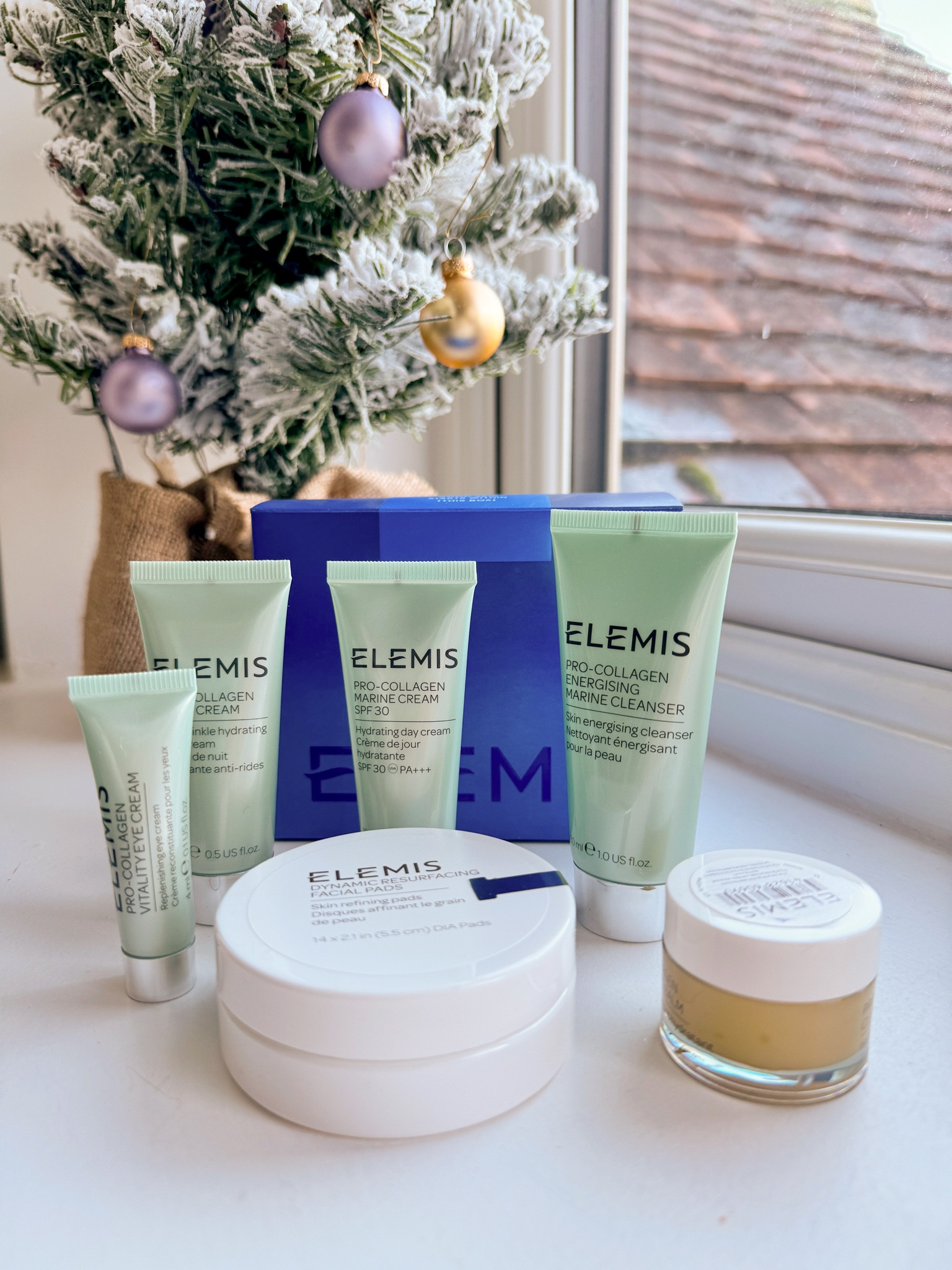 Elemis is on sale for Black Friday! Take 30% off in the US and 25% off in the UK with a free gift with purchase! ❤️