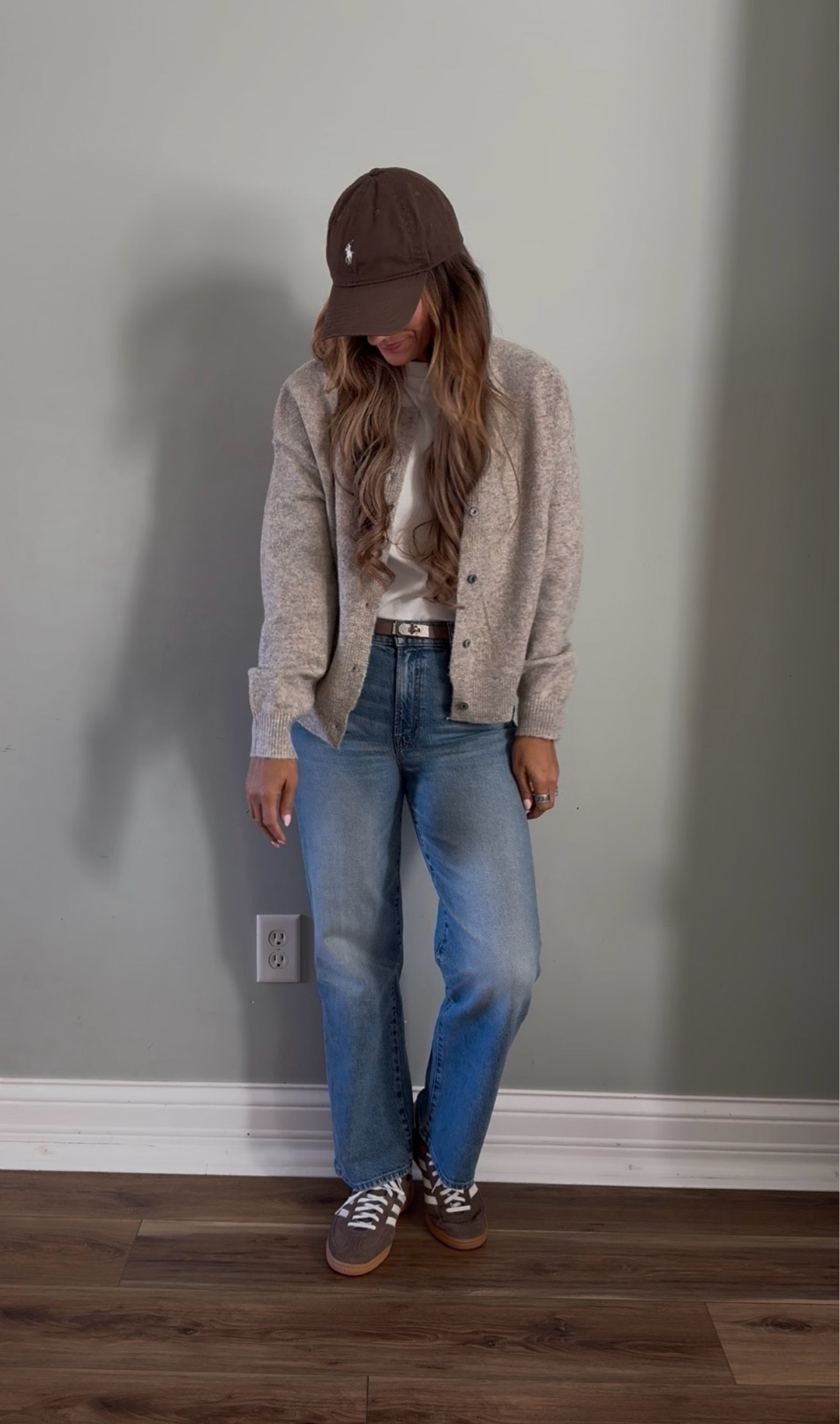 Fall outfit idea with a cardigan, tee, jeans, and sneakers