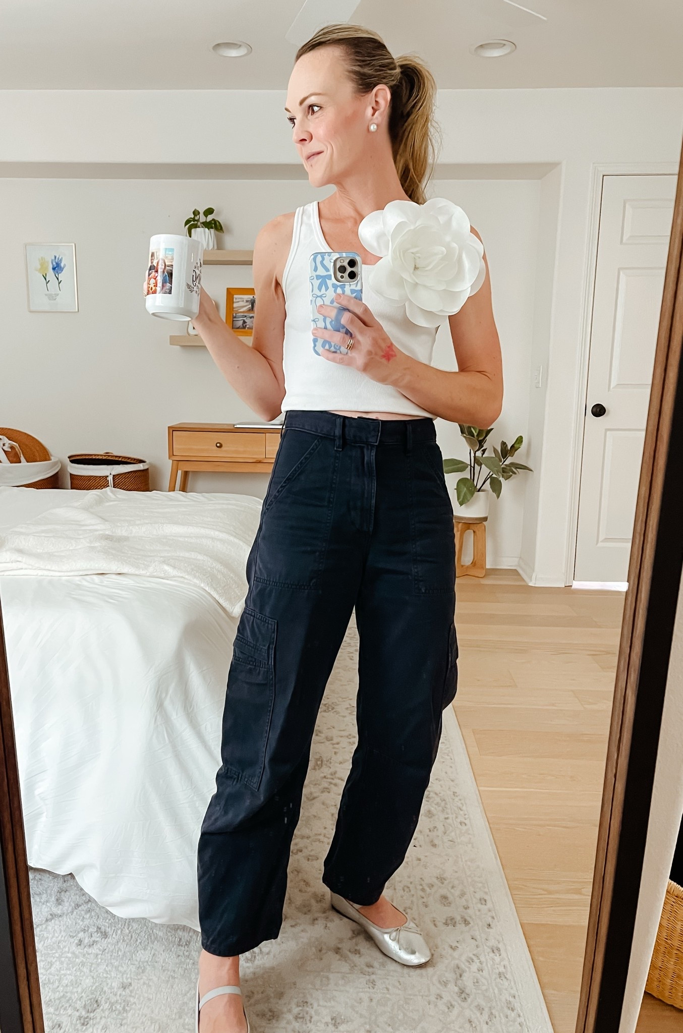 OOTD 🤍
Wearing a small in the tank and 24 in the pants.

#LTKootd #LTKmomlife