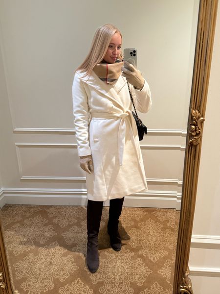 New York OOTD. This is my favorite winter wrap coat and it’s tts. Wearing a size 4