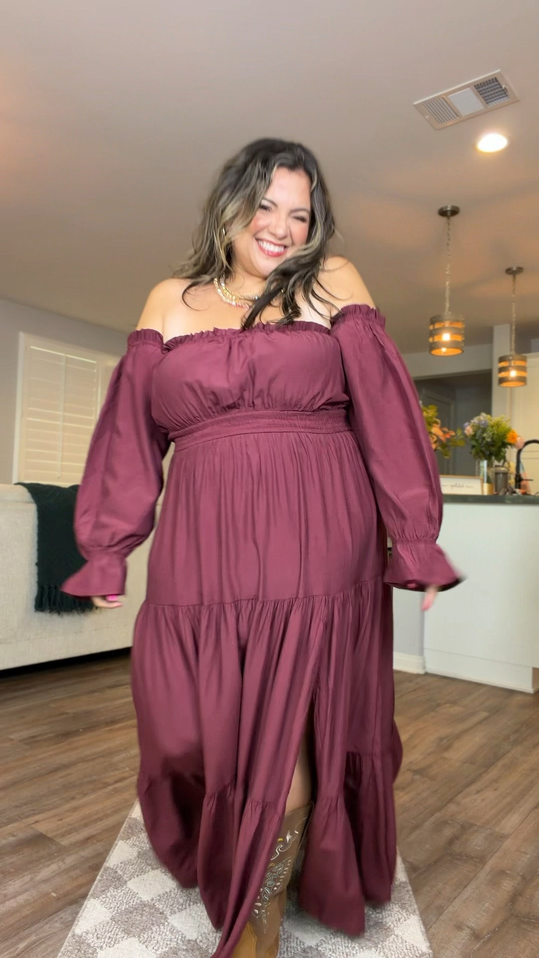 It’s not your belly,it’s the clothes! 👏🏼✨ This flowy boho dress hides all the things while still making you feel cute and confident! 🥰 Pair it with boots for the perfect fall look🍂👢