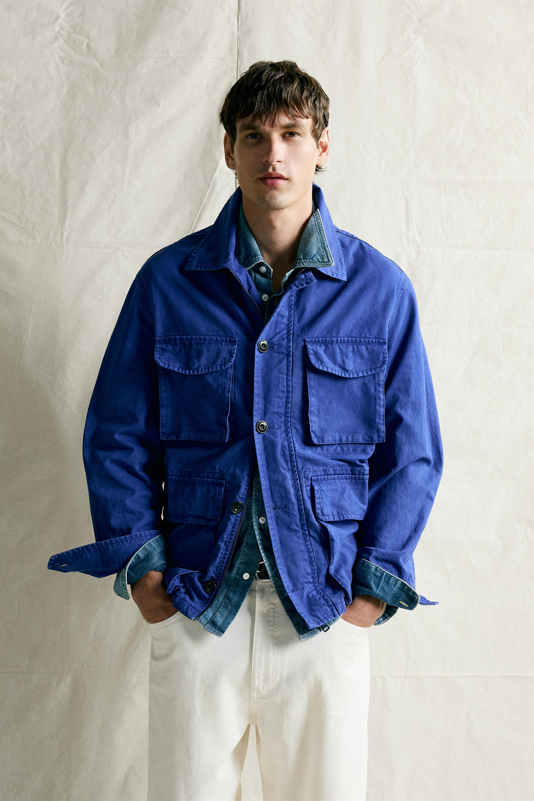 Relaxed-fit jacket crafted from cotton fabric. Features a lapel collar and long sleeves with butt... | Zara US