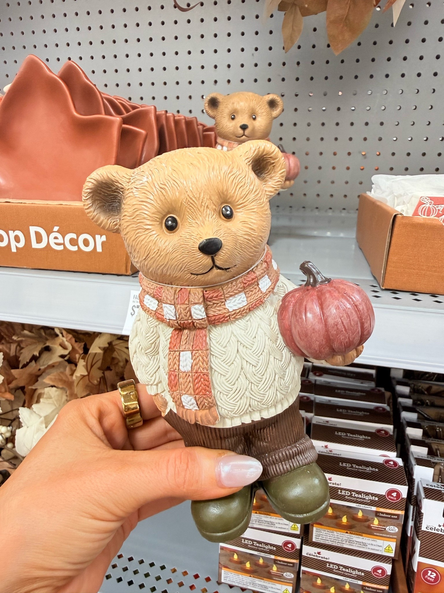 The cutest Ralph Lauren inspired teddy bear fall Home decor! 




Walmart finds 
Walmart home
Fall decor 
Ralph Lauren bear

#LTKSeasonal #LTKHome