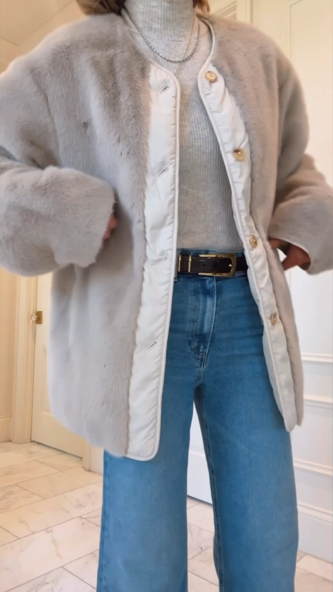 Wearing the viral jeans that fit everyone (and so flattering) in a new wash! Fit tts, I'm 5'7 for reference and wearing my true size. 