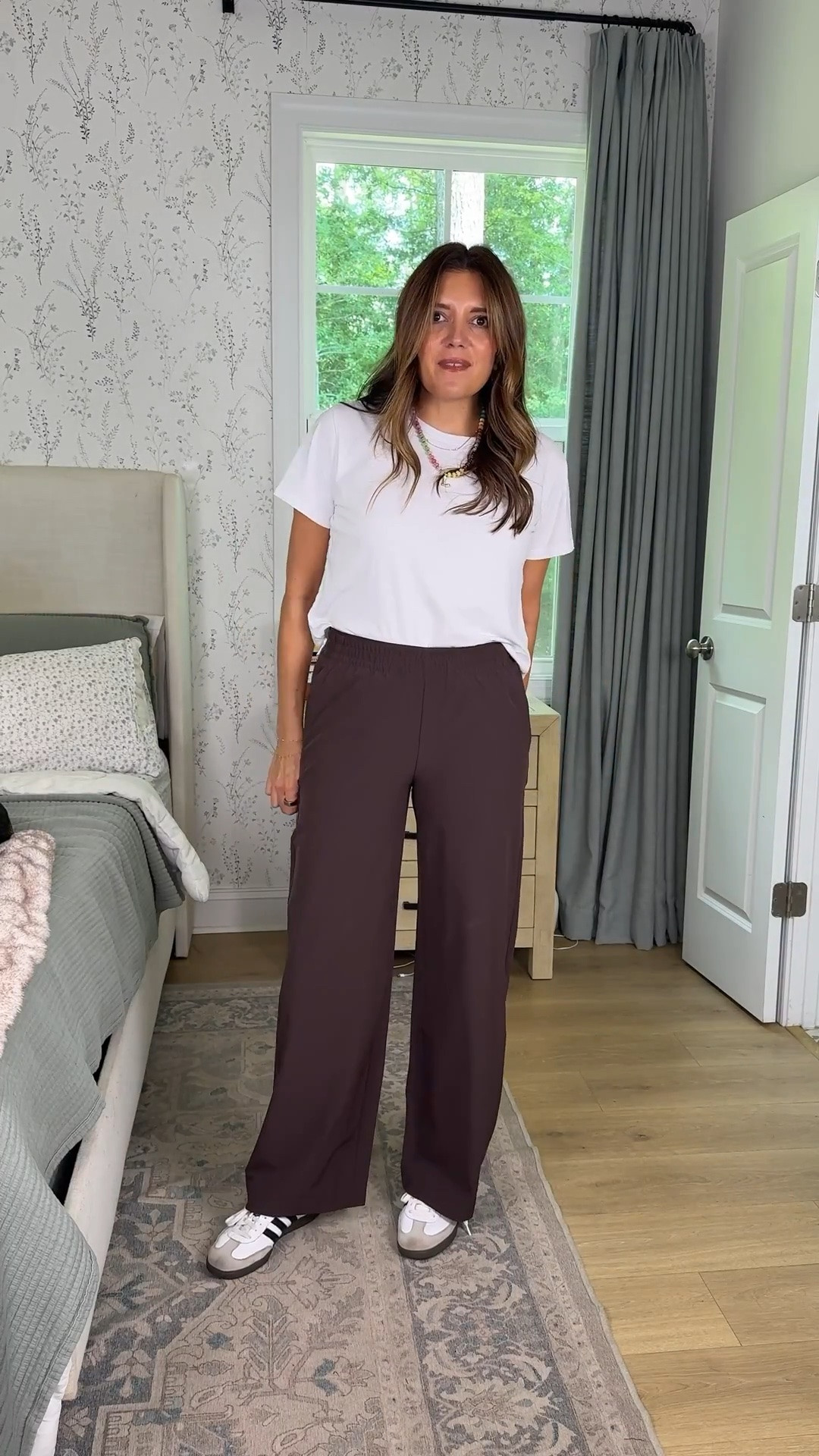 Mid rise wide leg athletic pants that 👀 higher end! I’m 5’7” in a size small.