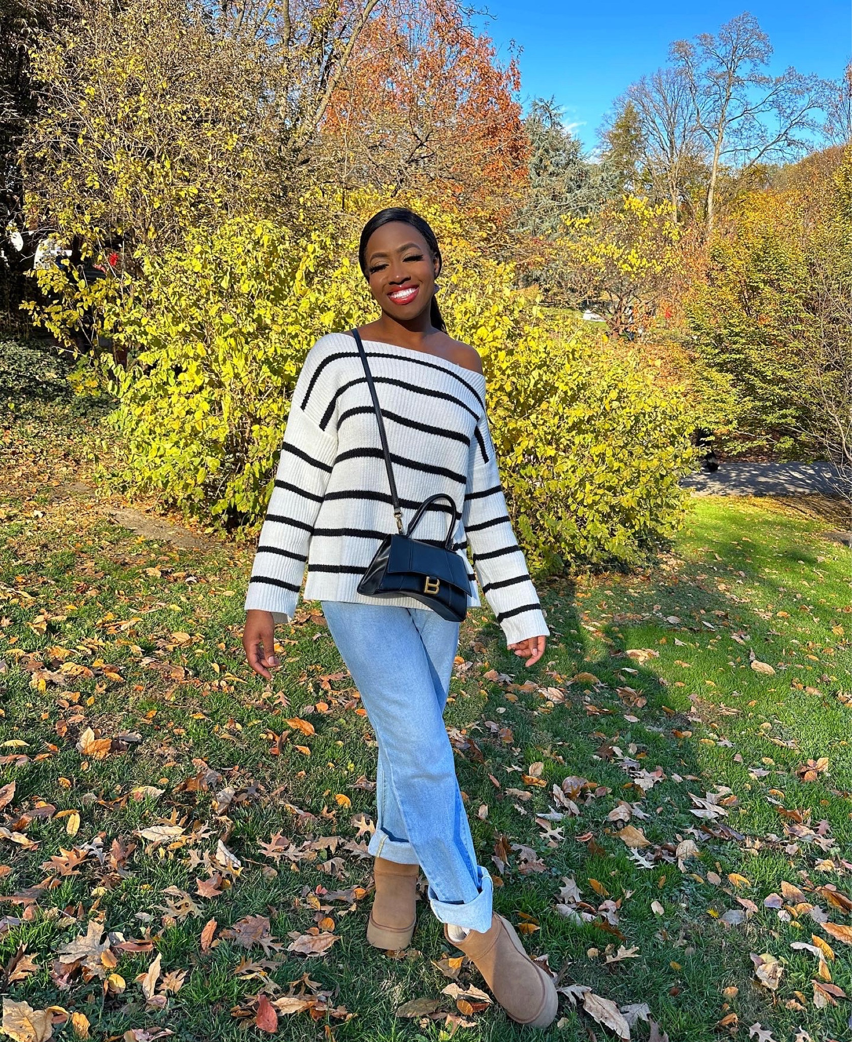 Outfit inspo, fall outfit, jeans, plt jeans, stripe sweater, balenciaga bag, Uggs, ugg platform minis, OG, outfit ideas

#LTKCyberWeek #LTKSeasonal #LTKGiftGuide