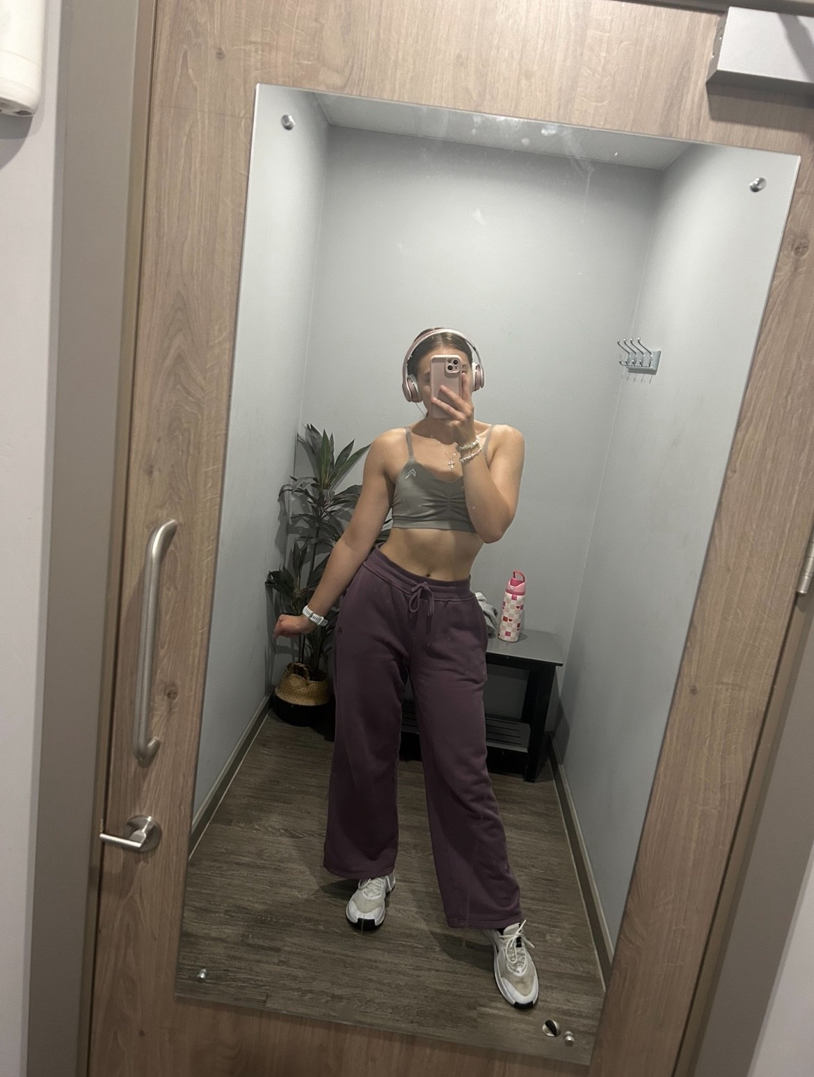 The cutest workout outfit complete with flared / straight leg joggers which are currently on sale! 

#LTKActive #LTKSaleAlert #LTKFindsUnder100