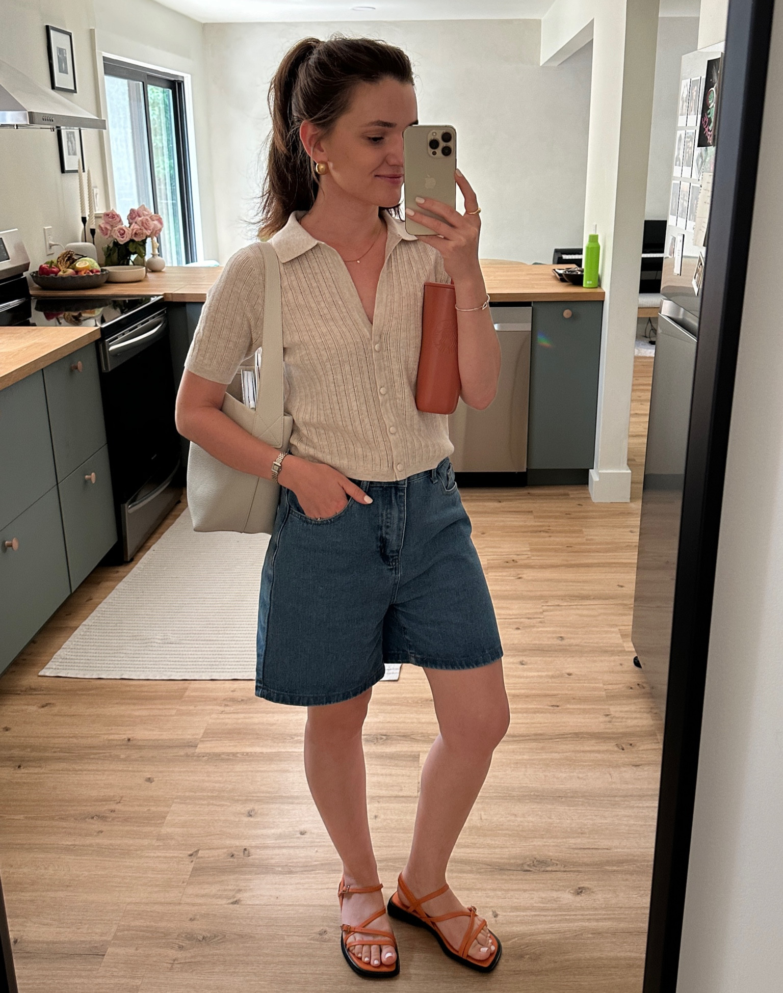 Jeans shorts / knitted top / sandals / tote bag 