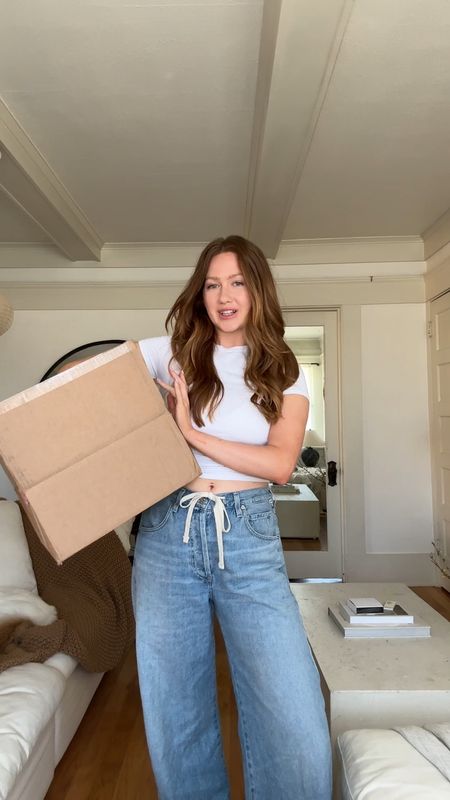 A little revolve try on haul, some new capsule wardrobe basics! New jeans, trying barrel jeans and boxers 