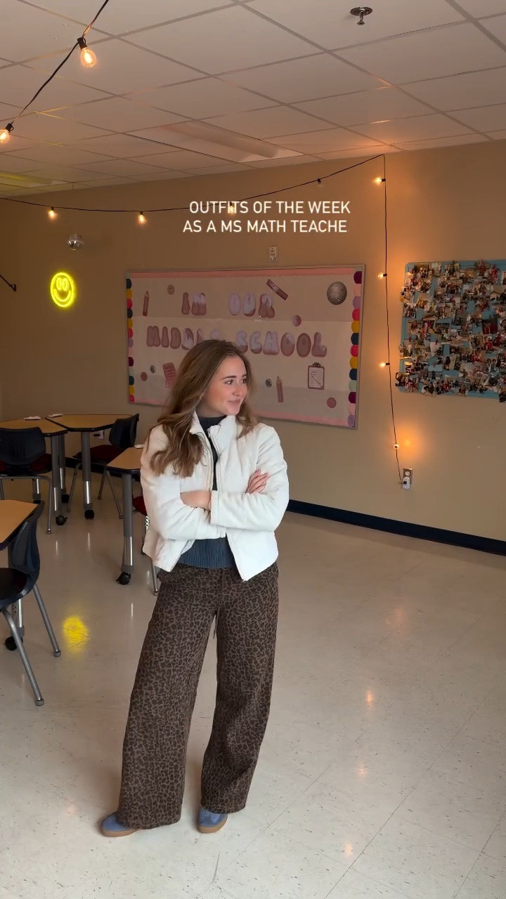Note: work on standing in the center of the camera 😅🩵 #teacheroutfits #teacheroutfitsoftheweek #outfitsoftheday #outfitsoftheweek