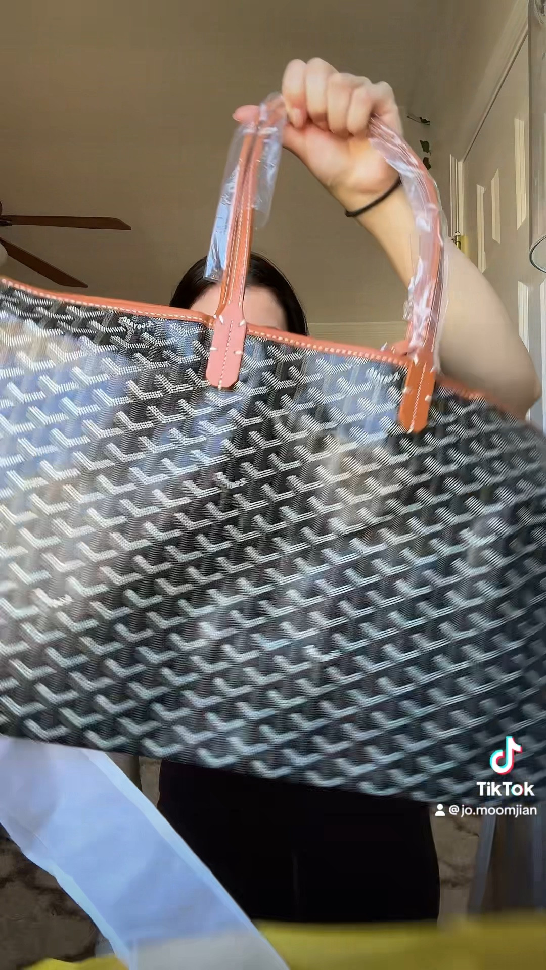 goyard gate bag👜

#LTKFindsUnder50 #LTKGiftGuide #LTKWorkwear