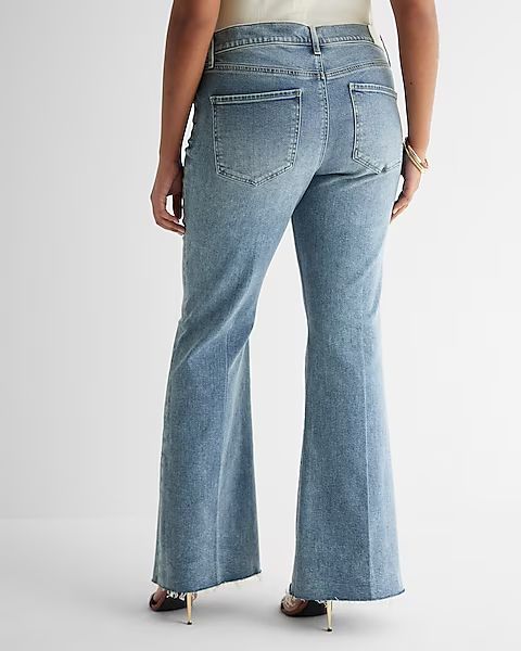 Mid Rise Light Wash Raw Hem '70s Flare Jeans | Express (Pmt Risk)
